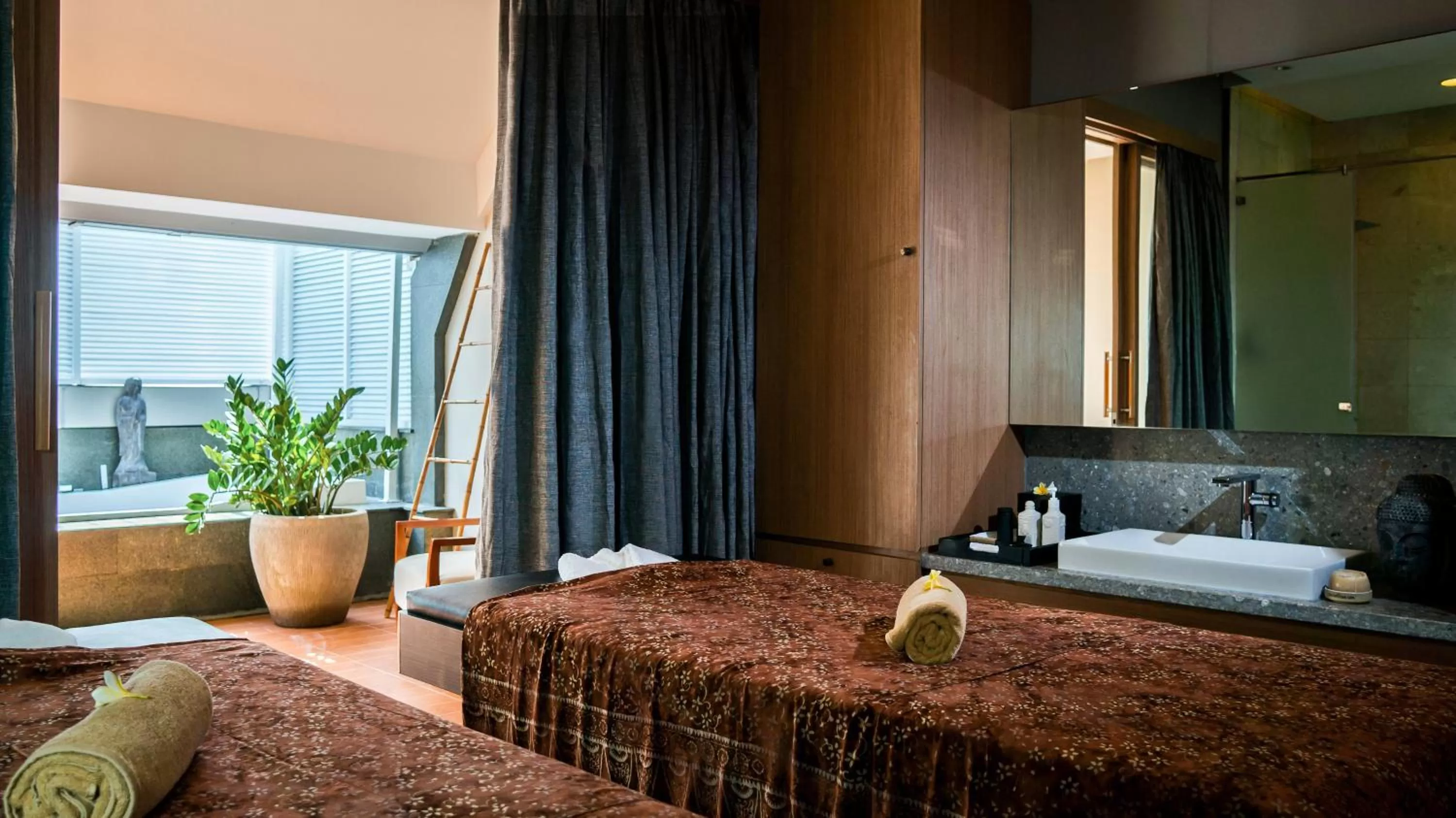 Massage, Bed in The Kuta Beach Heritage Hotel - Managed by Accor