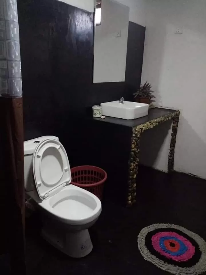 Bathroom in The Horizon Root Inn