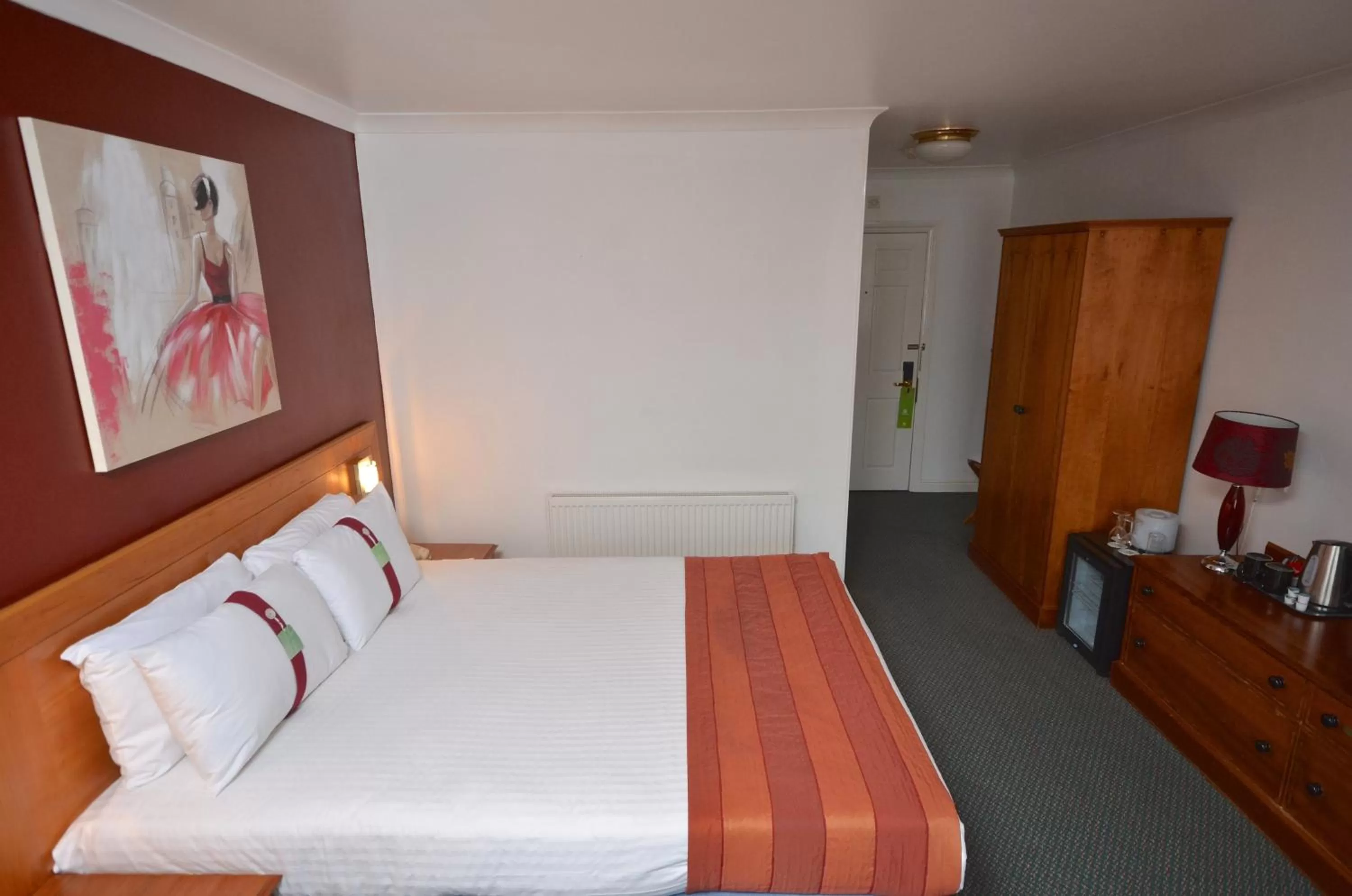 Photo of the whole room, Bed in Holiday Inn Ipswich Orwell by IHG