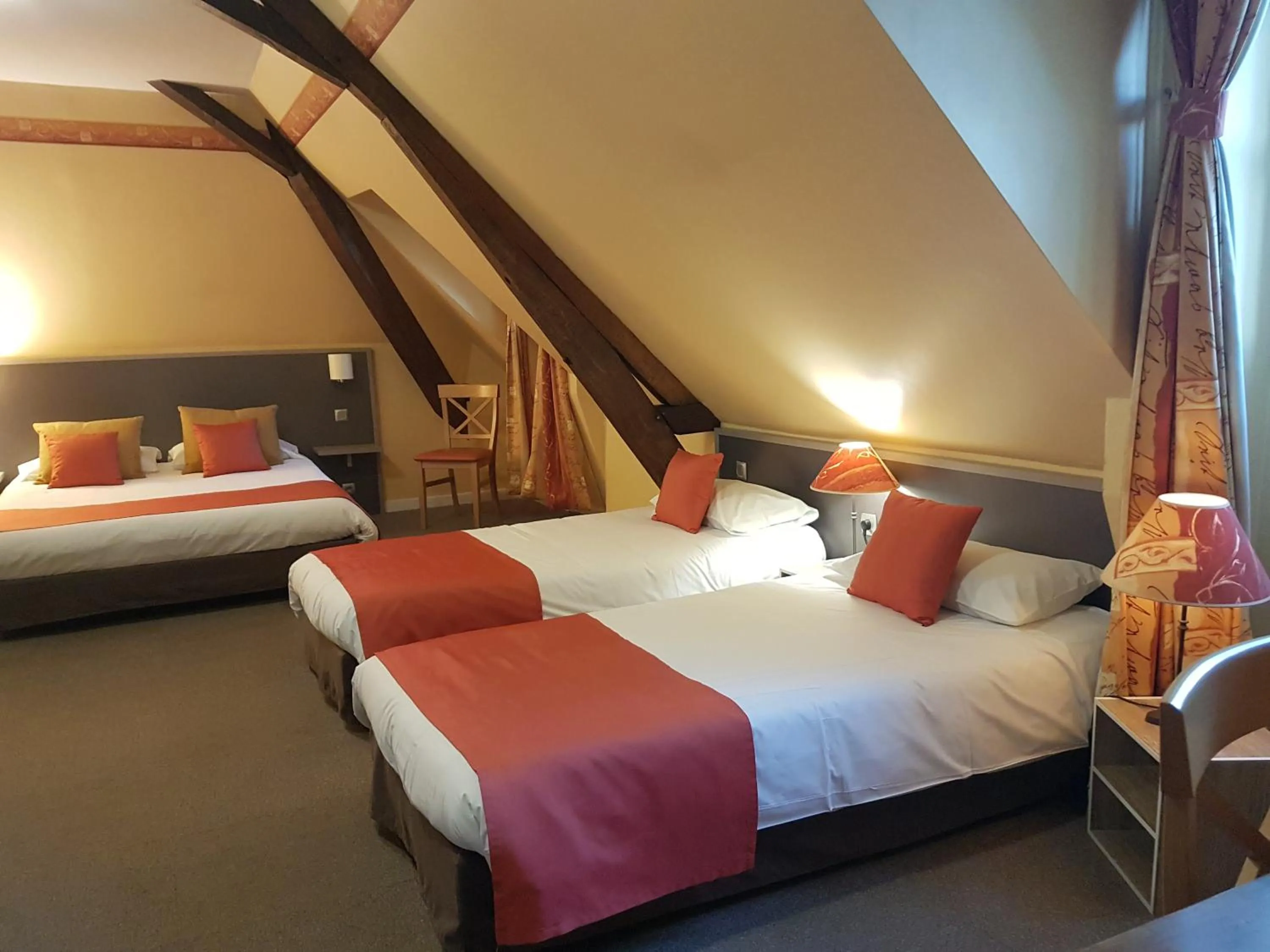 Bedroom, Bed in Hotel Henri IV