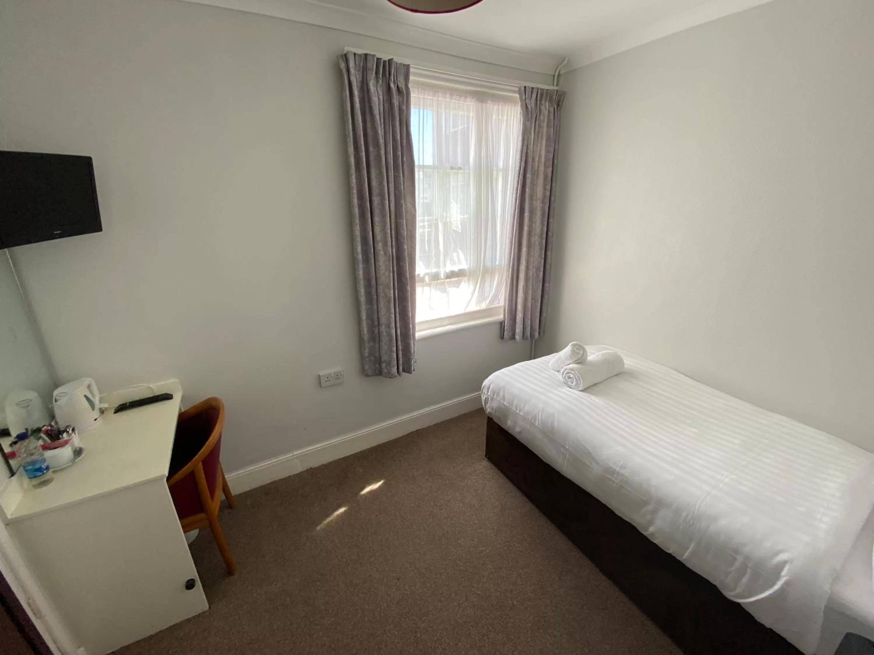 Photo of the whole room, Bed in The Fairhaven Hotel