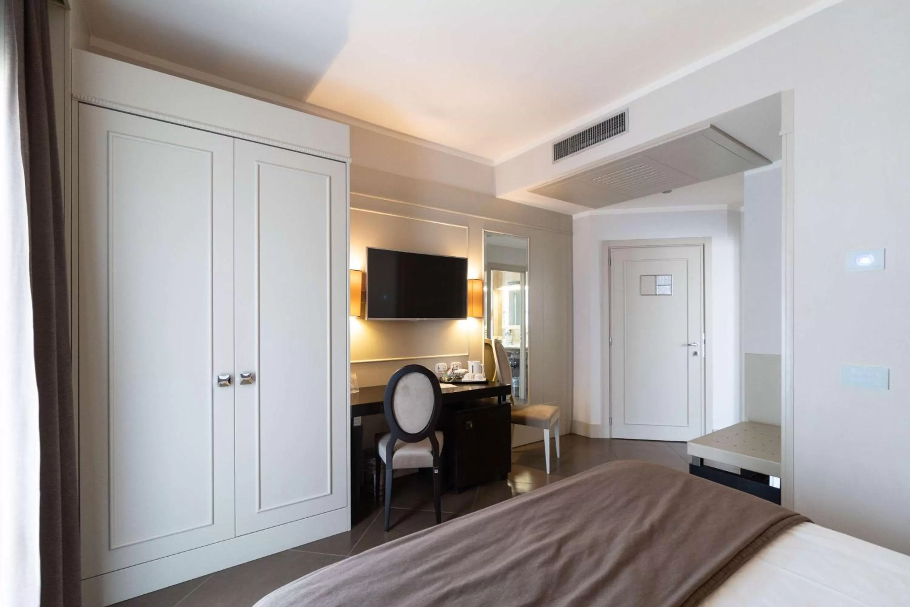 Photo of the whole room, Bed in Best Western Plus Hotel Perla Del Porto