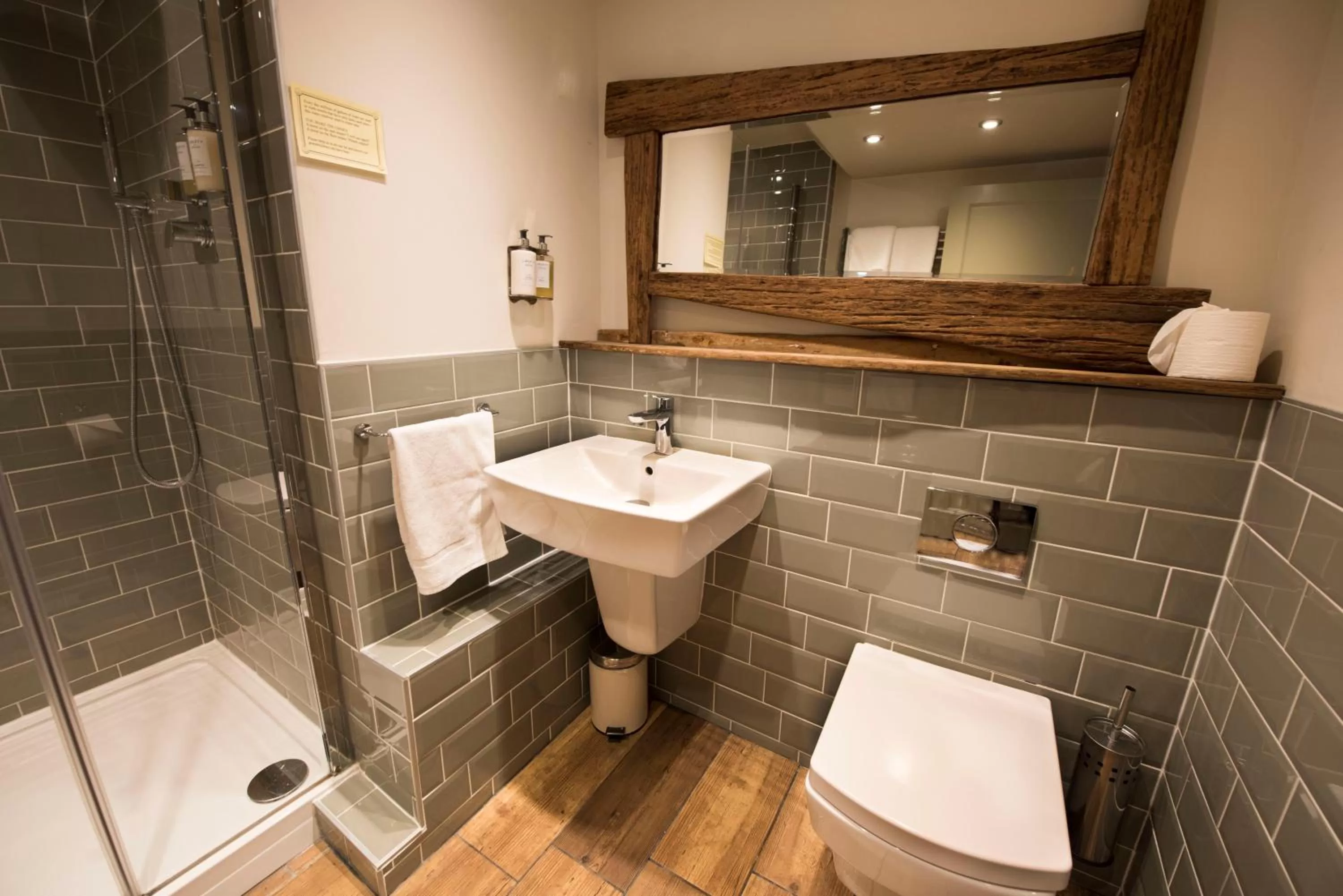 Bathroom in Alma Inn & Dining Rooms