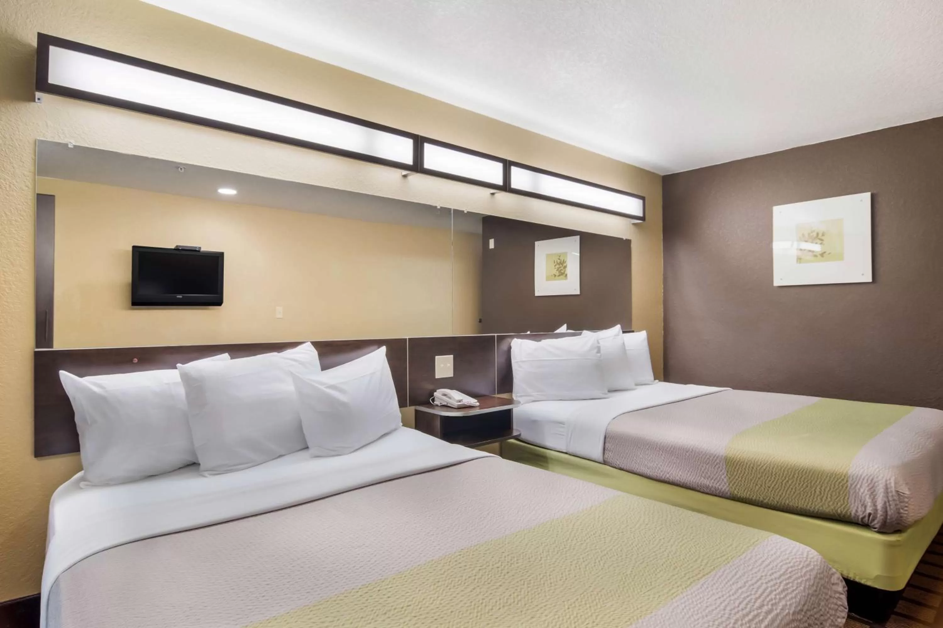 Bedroom, Bed in Motel 6-Canton, GA