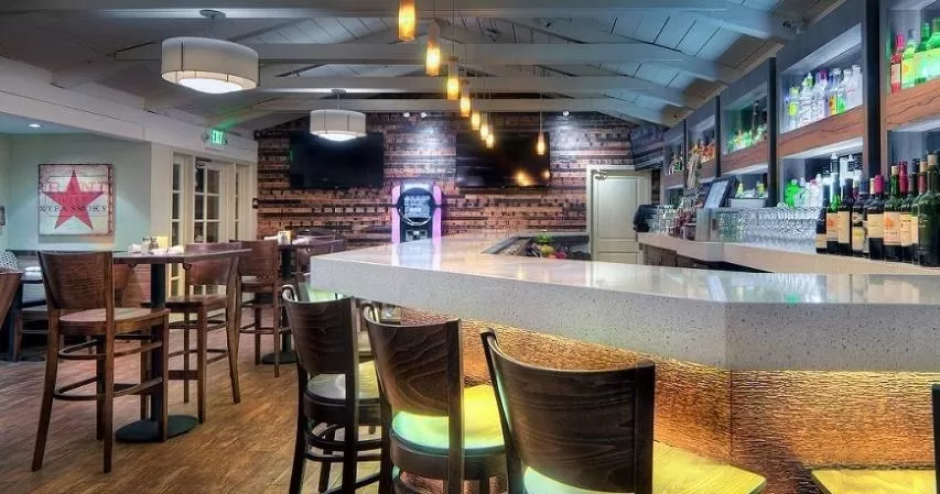 Restaurant/places to eat in The Inn at Pasatiempo