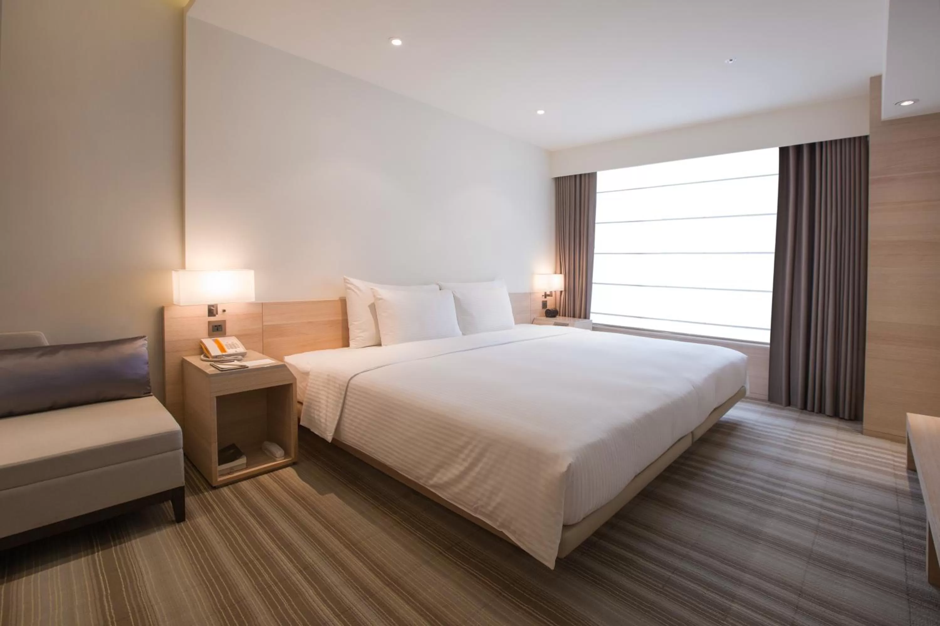 Comfort King Room in Hotel COZZI Zhongxiao Taipei