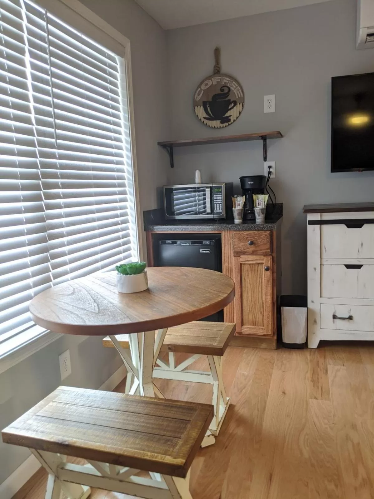 Kitchen or kitchenette in Heidi Motel - Helen