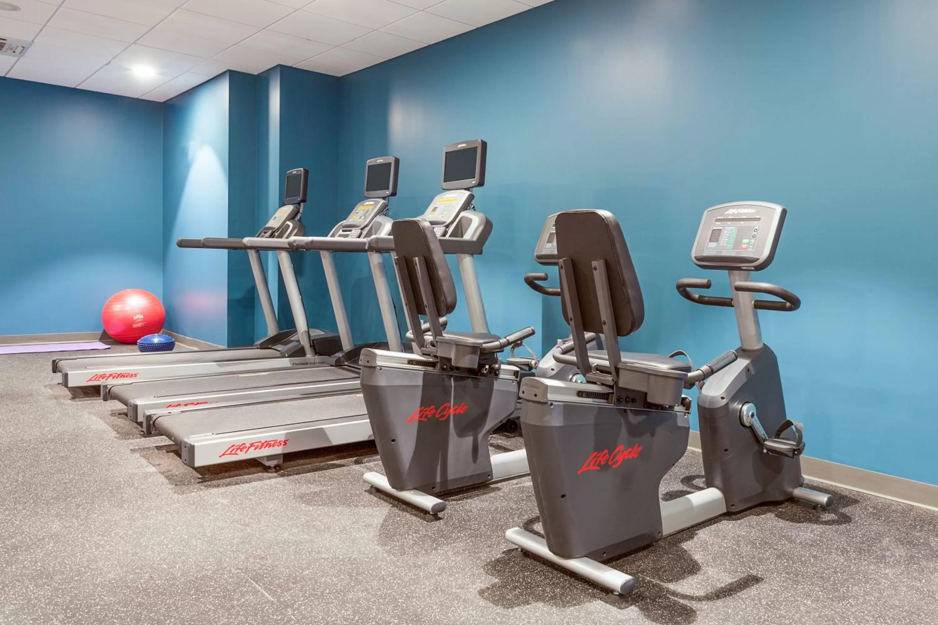 Fitness centre/facilities in Holiday Inn Express & Suites Panama City Beach - Beachfront by IHG