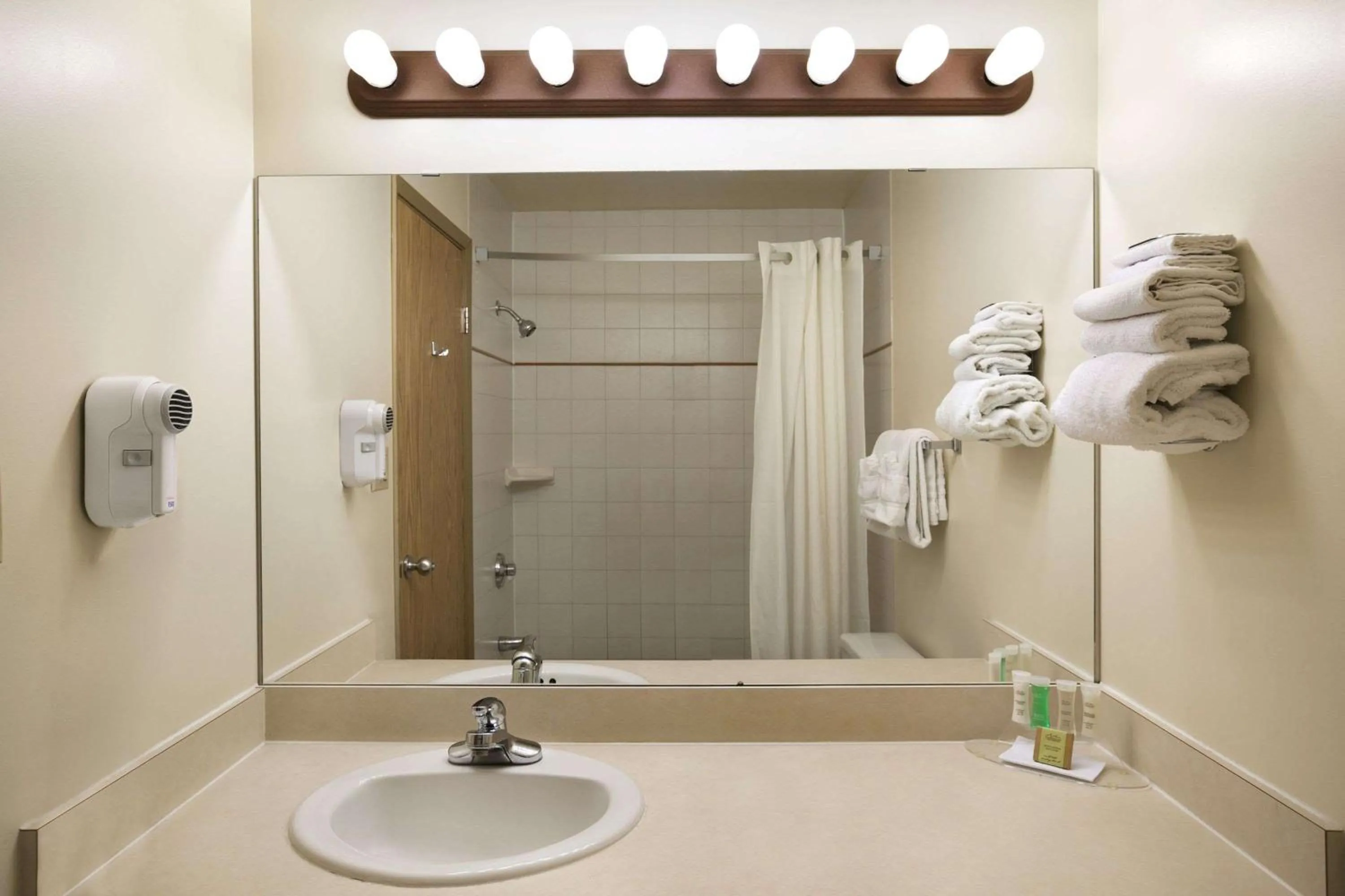 Bathroom in Super 8 by Wyndham Slave Lake AB