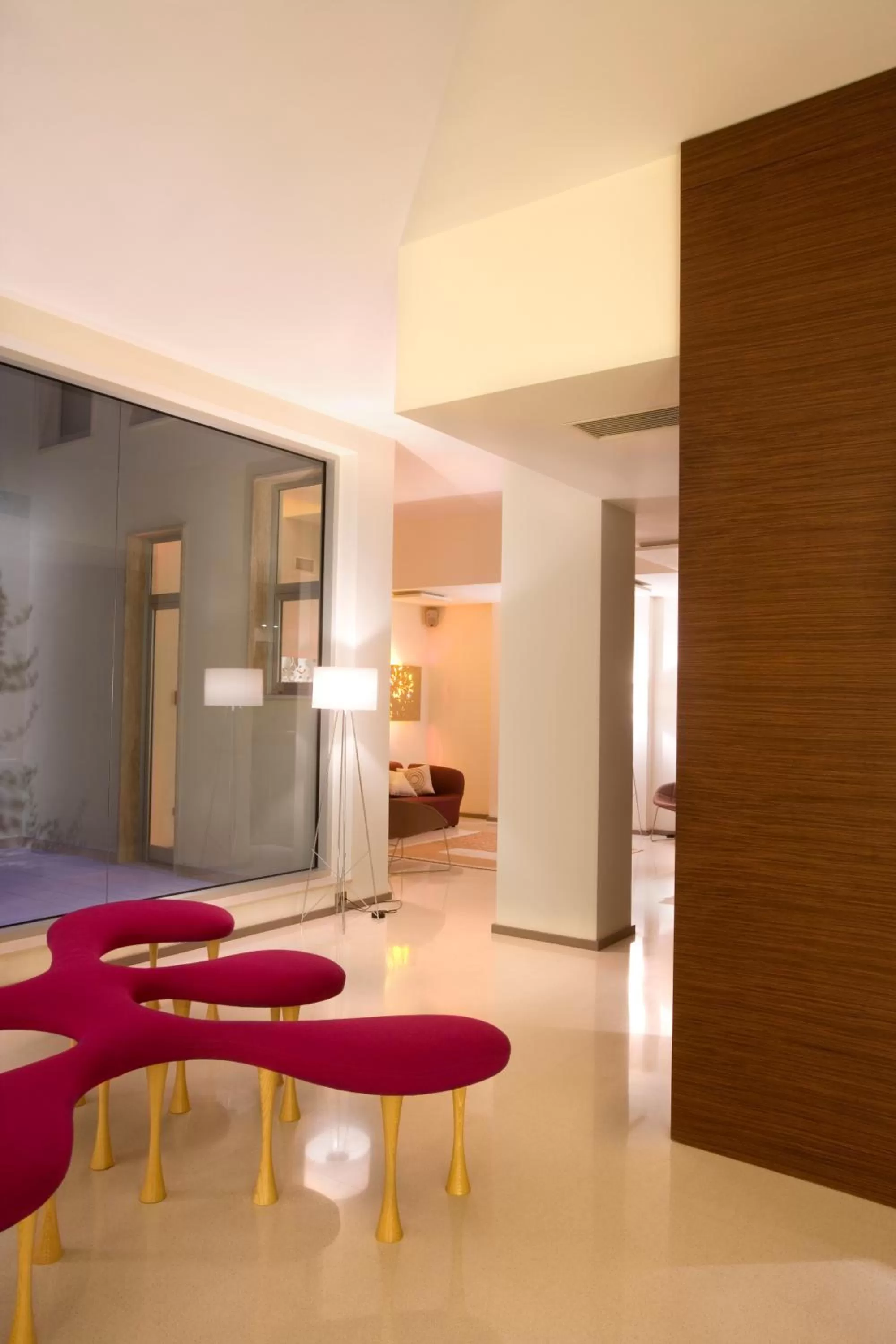 Communal lounge/ TV room, Bed in Eos Hotel