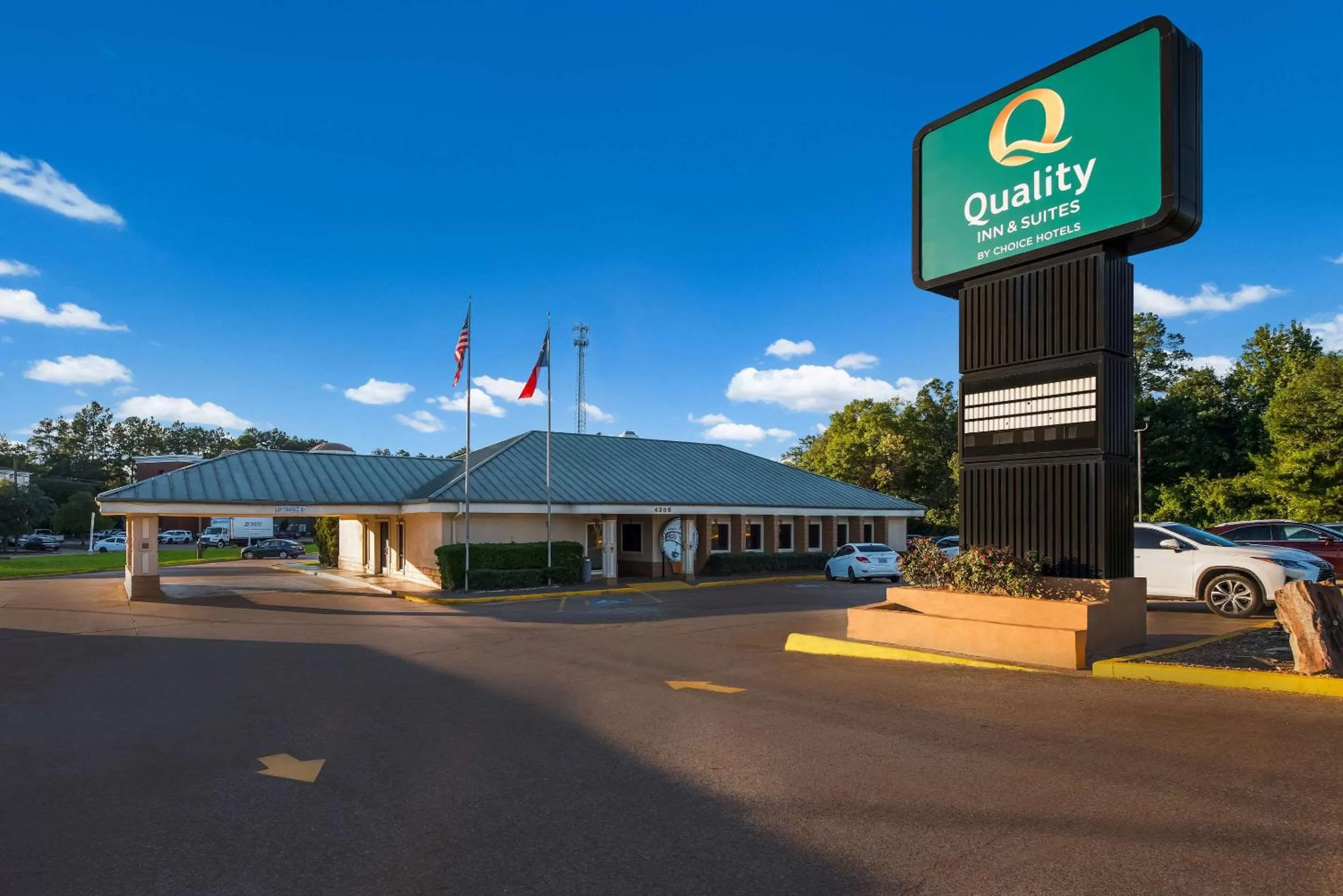 Property building in Quality Inn & Suites Lufkin