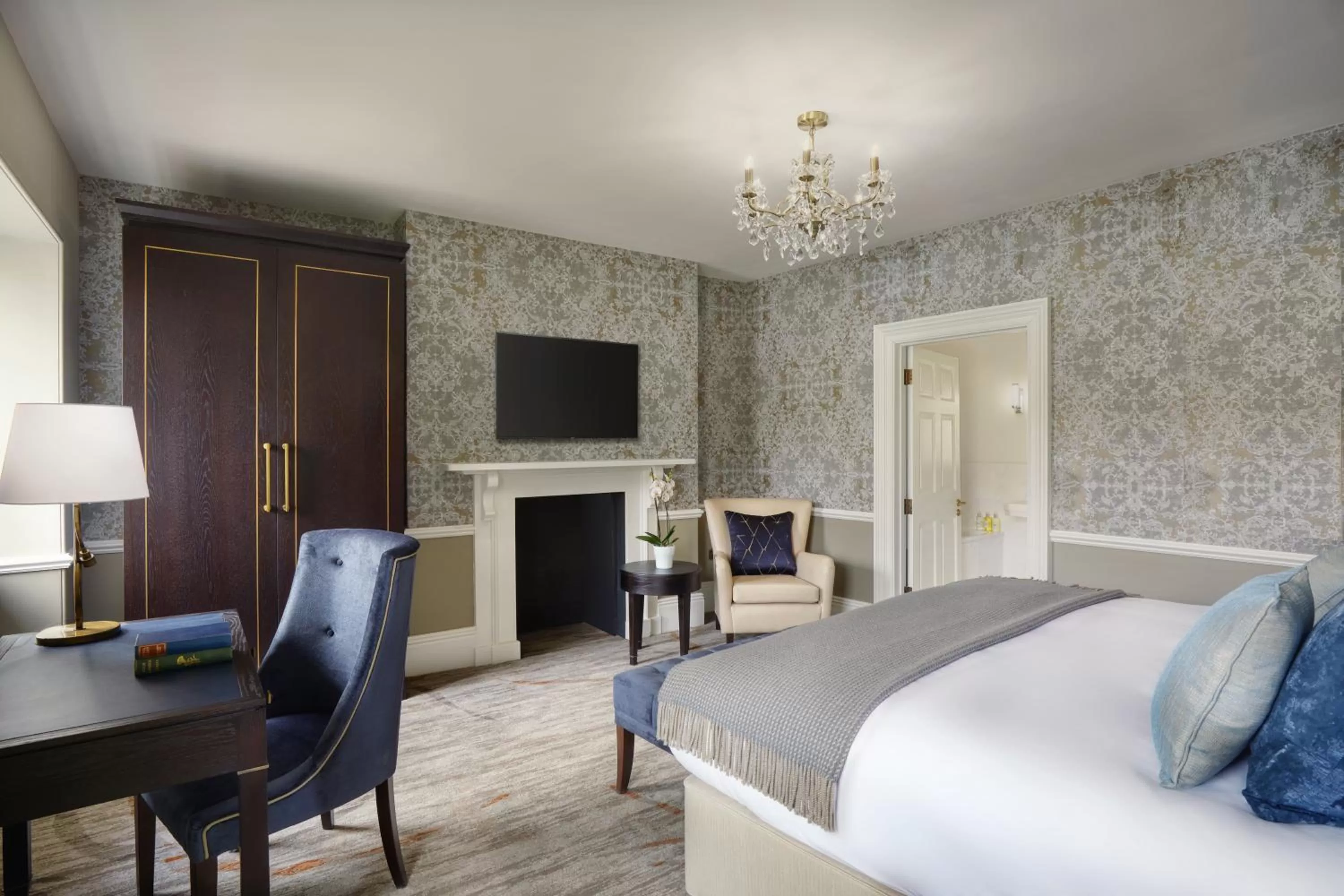 Bedroom, Bed in Buxton Crescent