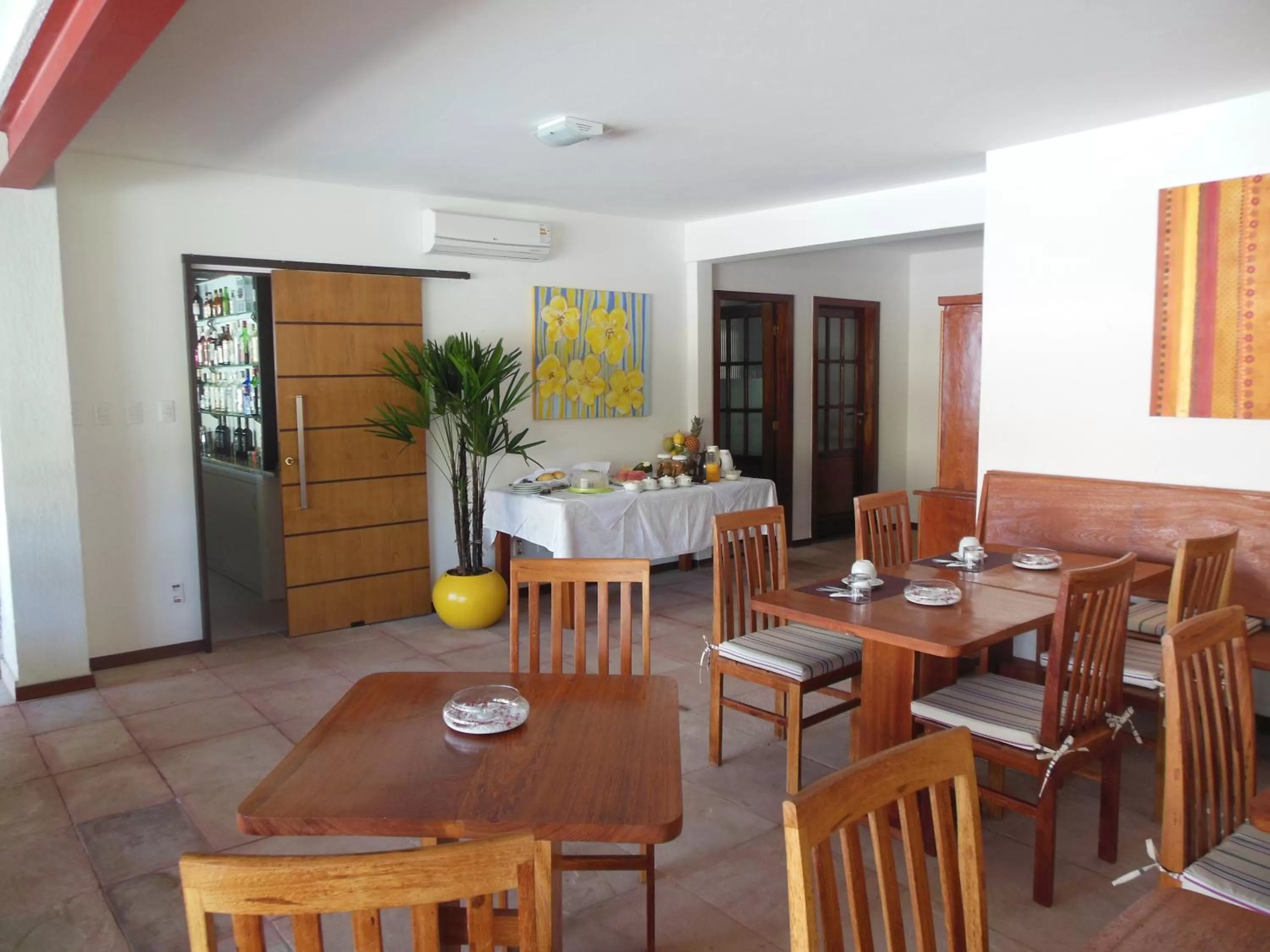 Lounge or bar, Restaurant/Places to Eat in Hotel Pousada Salvador Paradise