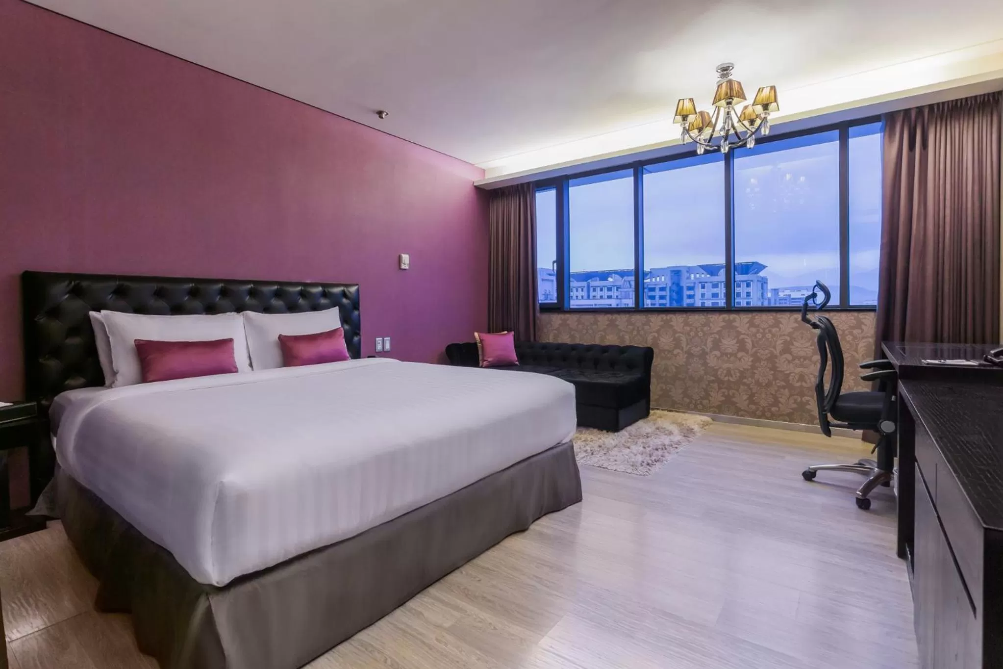 Photo of the whole room, Bed in FX Hotel Taipei Nanjing East Road Branch