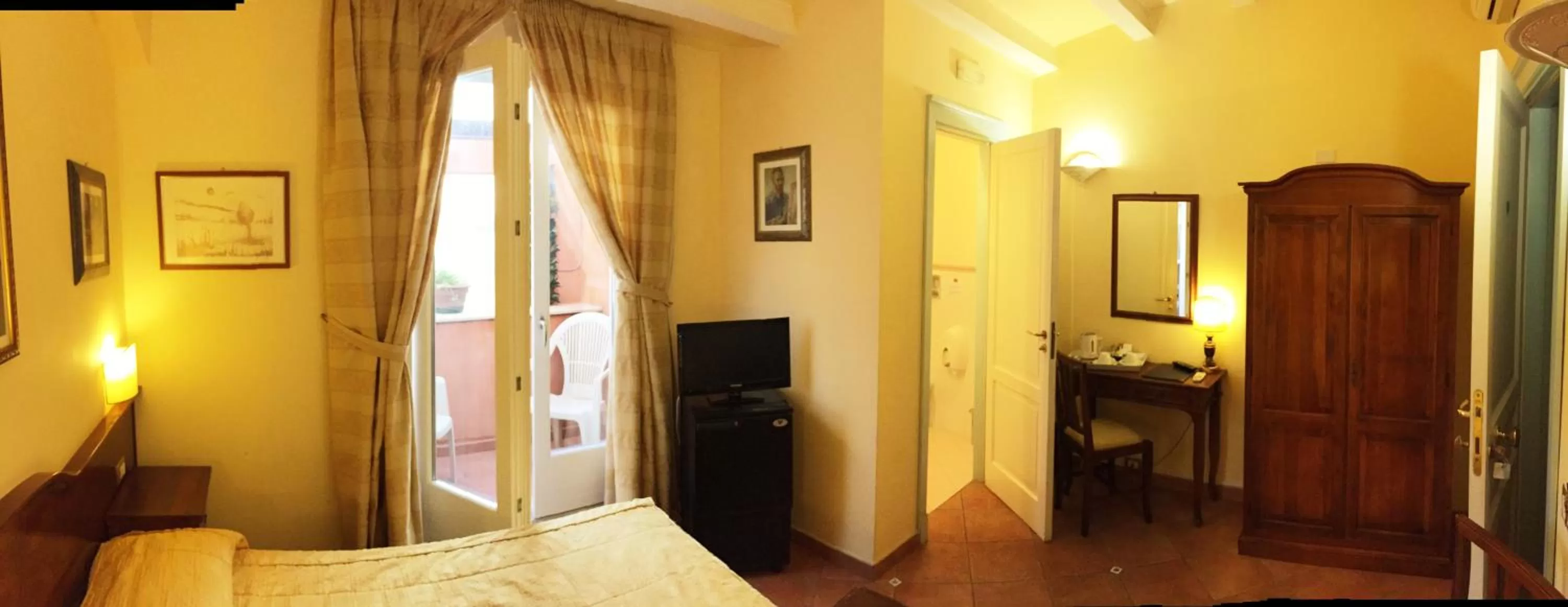 Bed in Hotel Mediterraneo