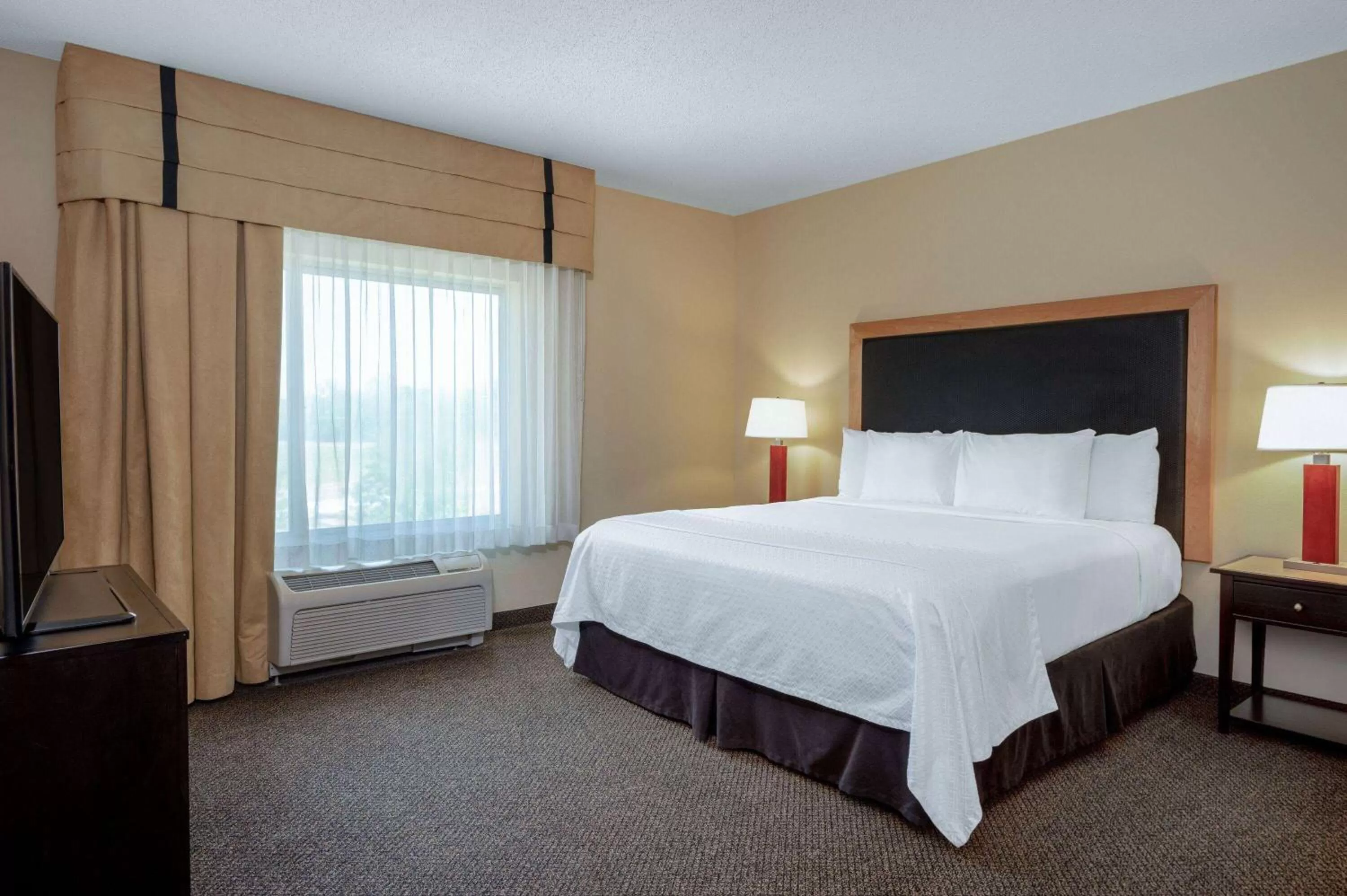 Bed in Wyndham Noblesville