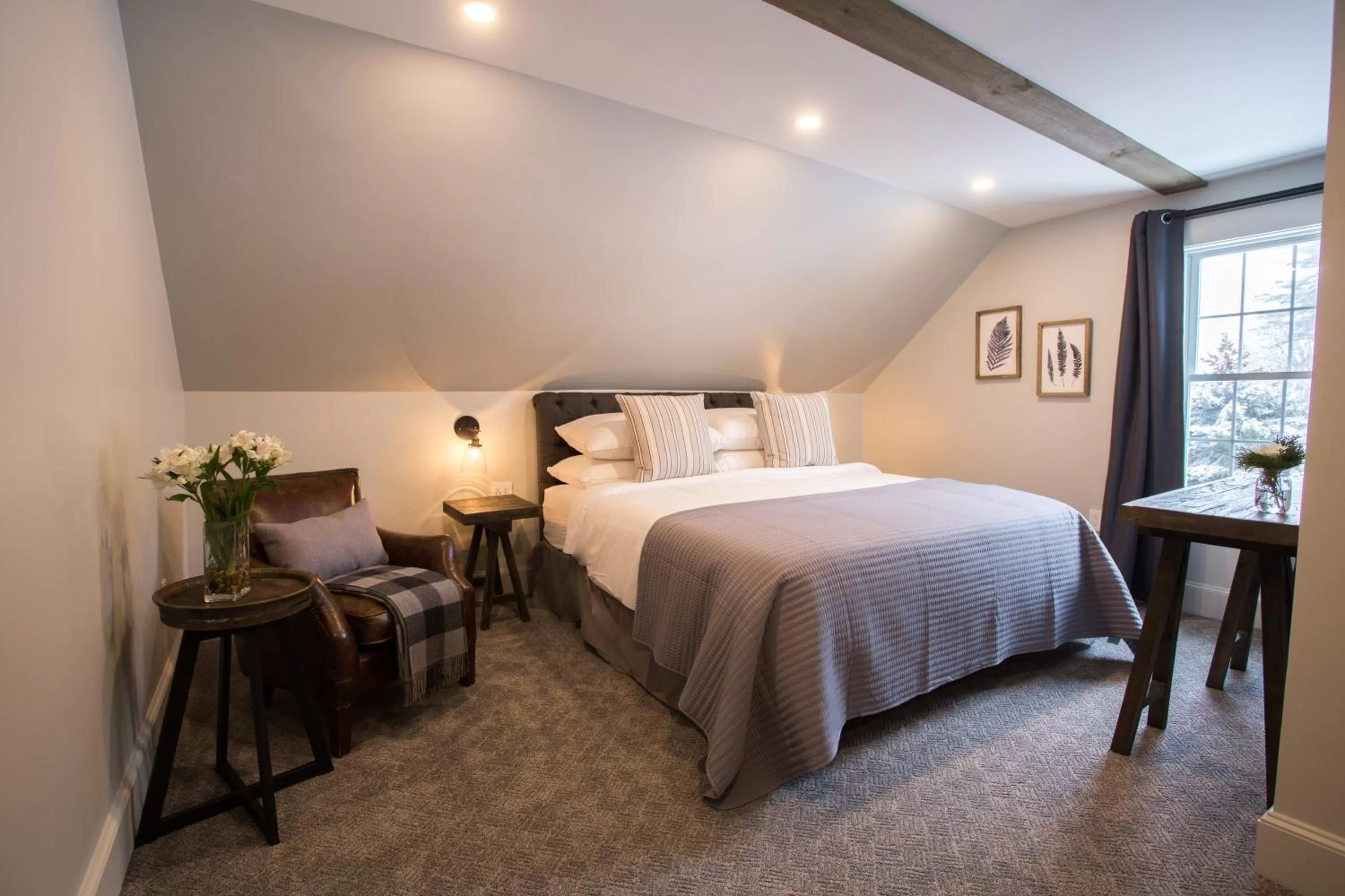 Bedroom, Bed in Mountain Meadows Lodge