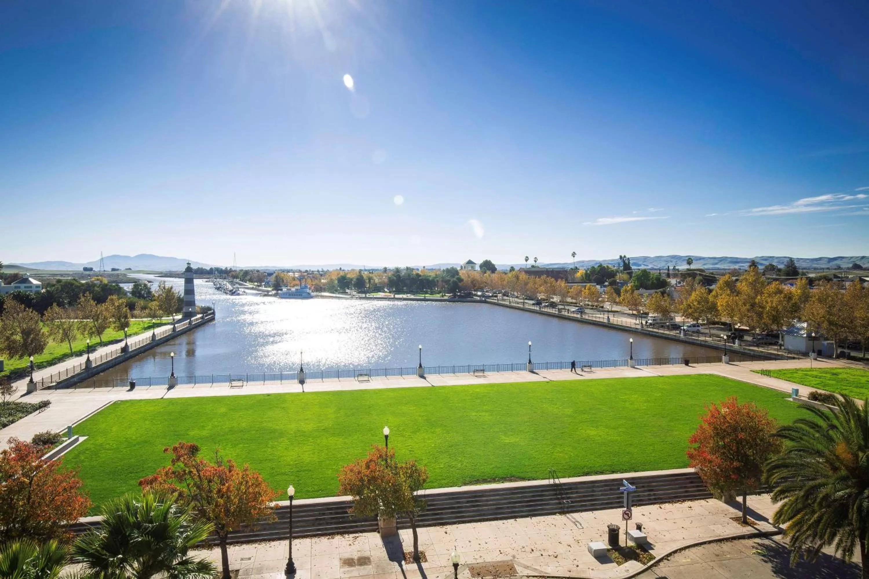 Property building in Hampton Inn & Suites Suisun City Waterfront