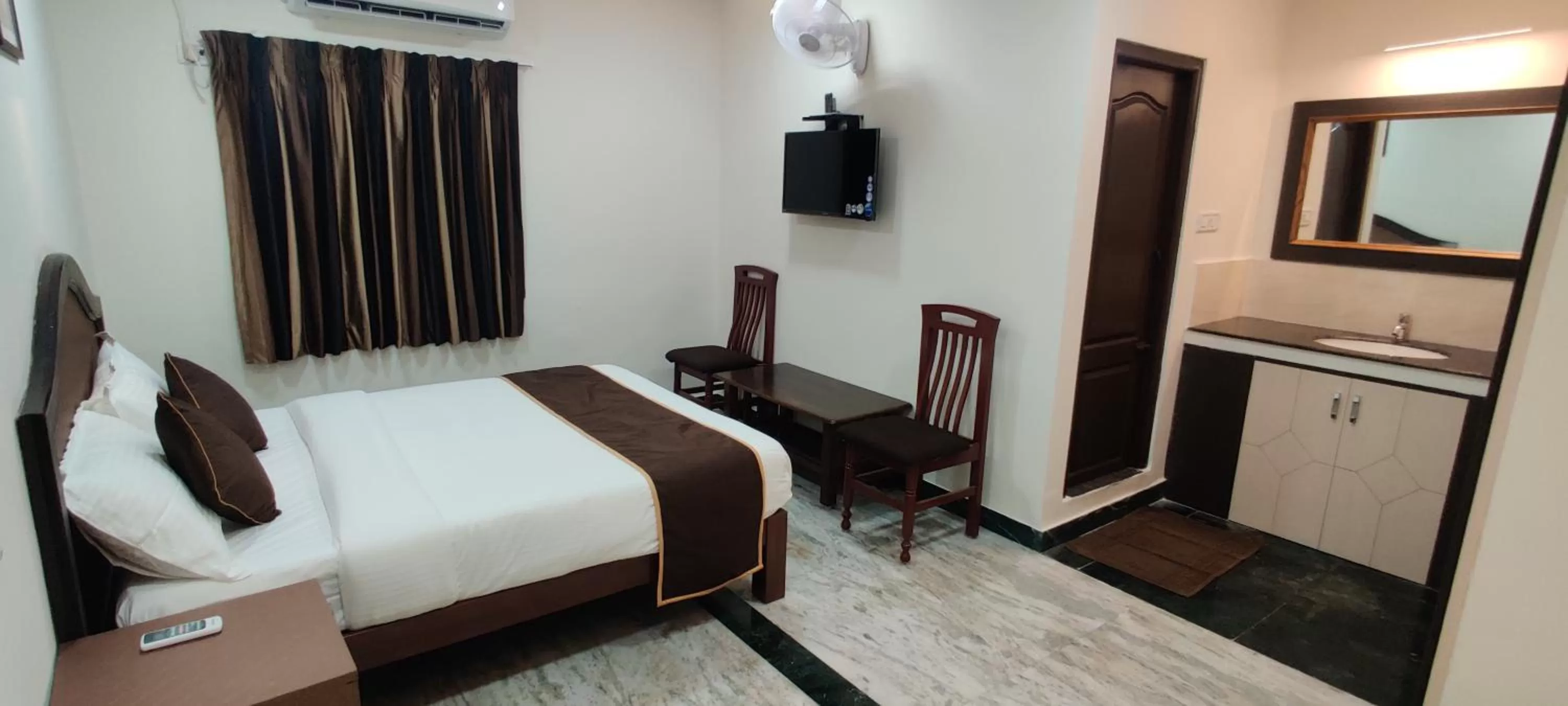 Bed in Rmc travellers inn