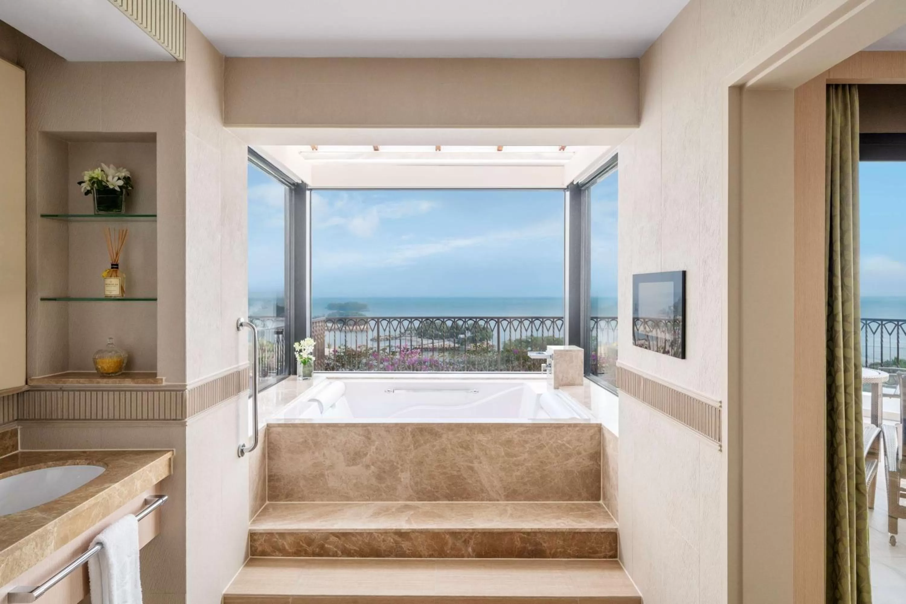 Photo of the whole room in Shangri-La Rasa Sentosa, Singapore