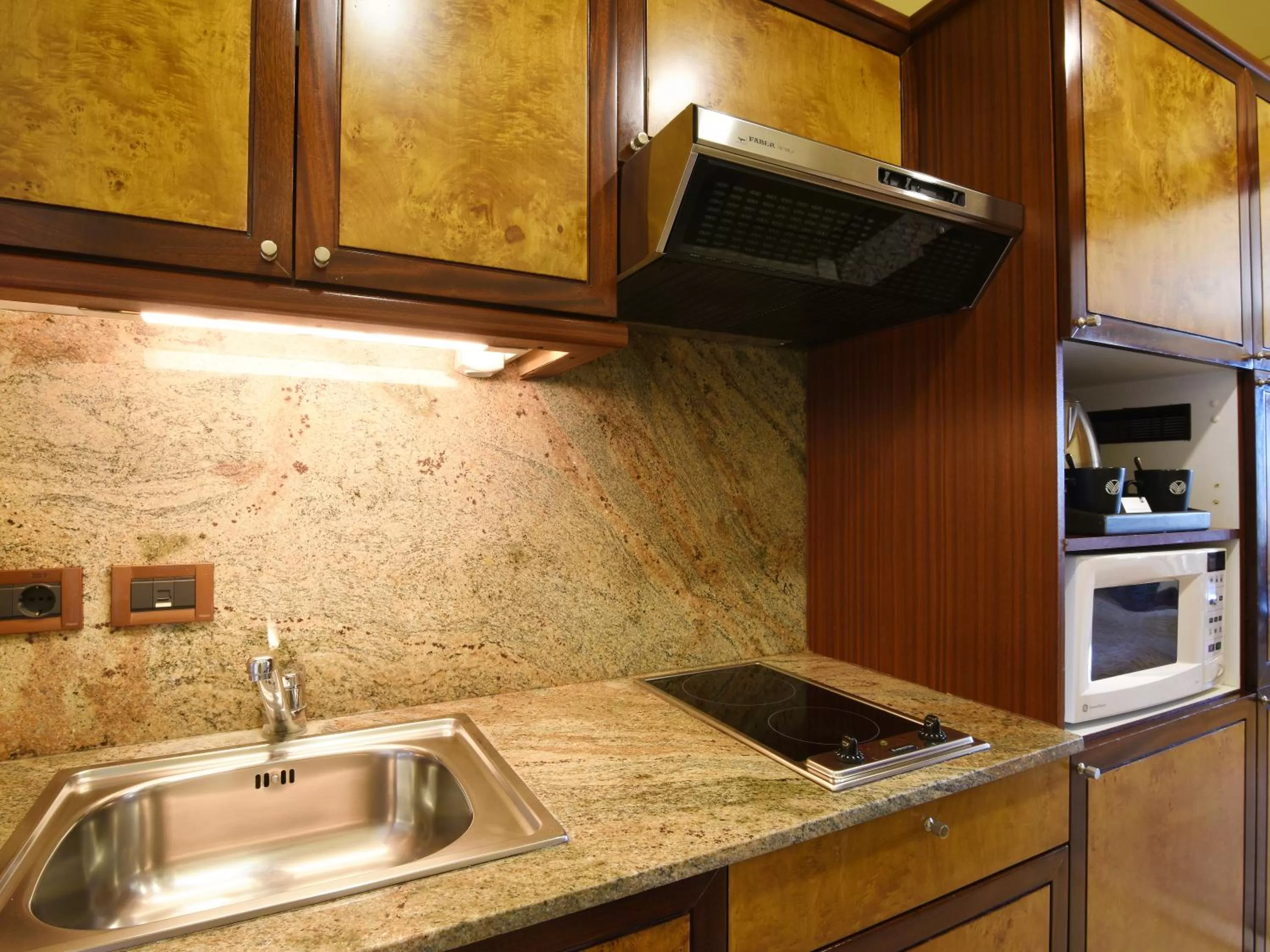 Coffee/tea facilities in Gefinor Rotana – Beirut