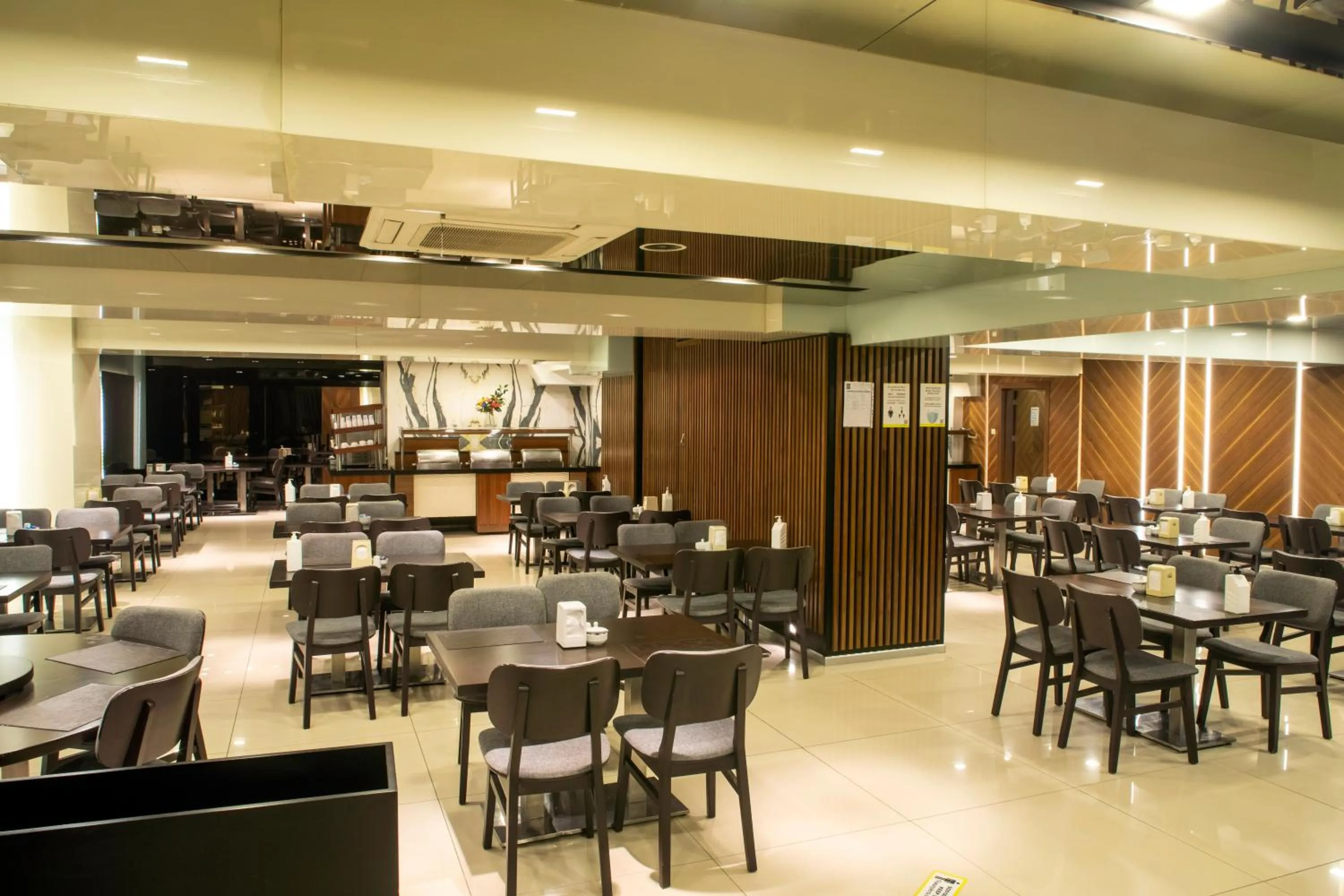 Restaurant/places to eat in Martinenz Hotel