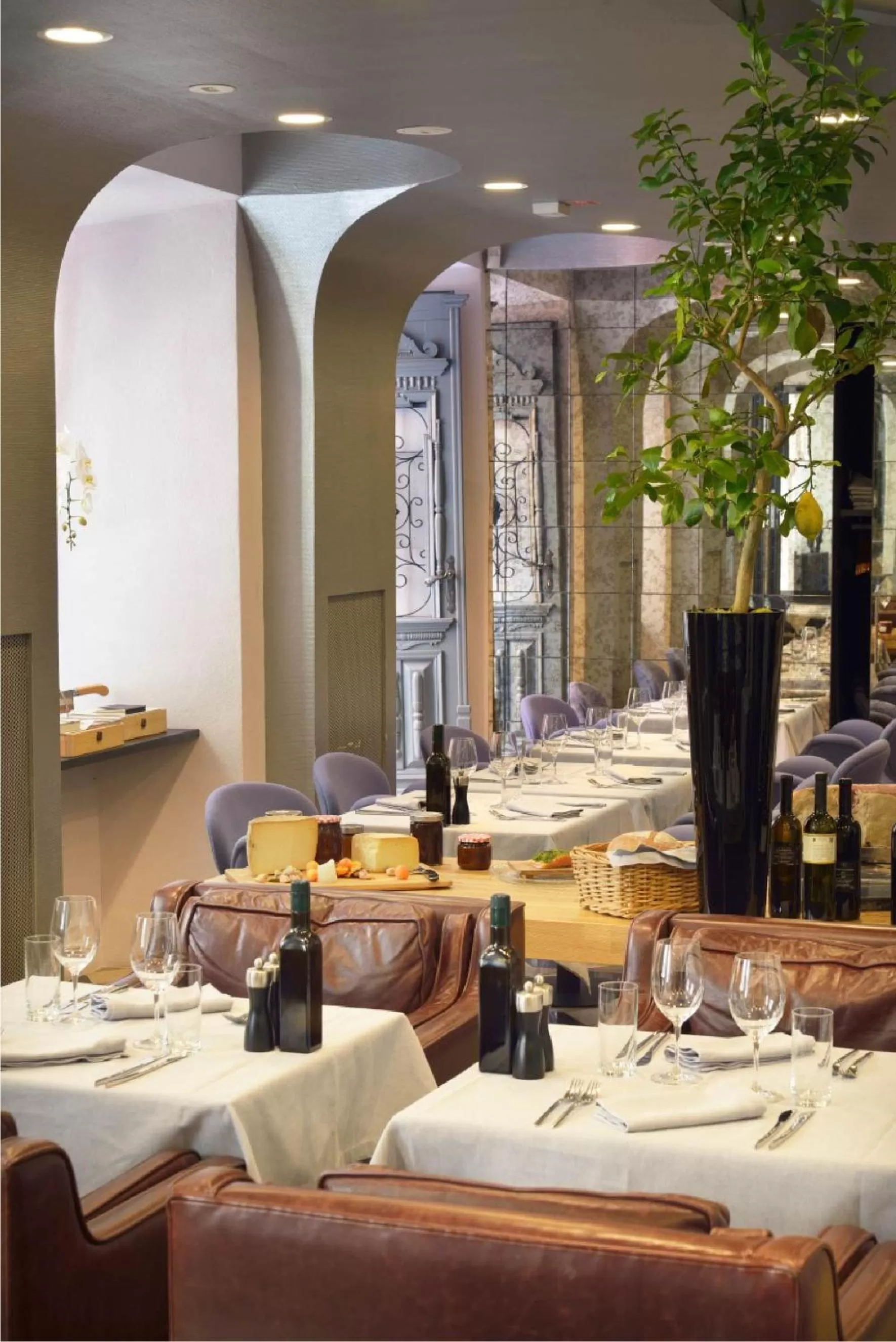 Restaurant/places to eat in Vander Urbani Resort - a Member of Design Hotels