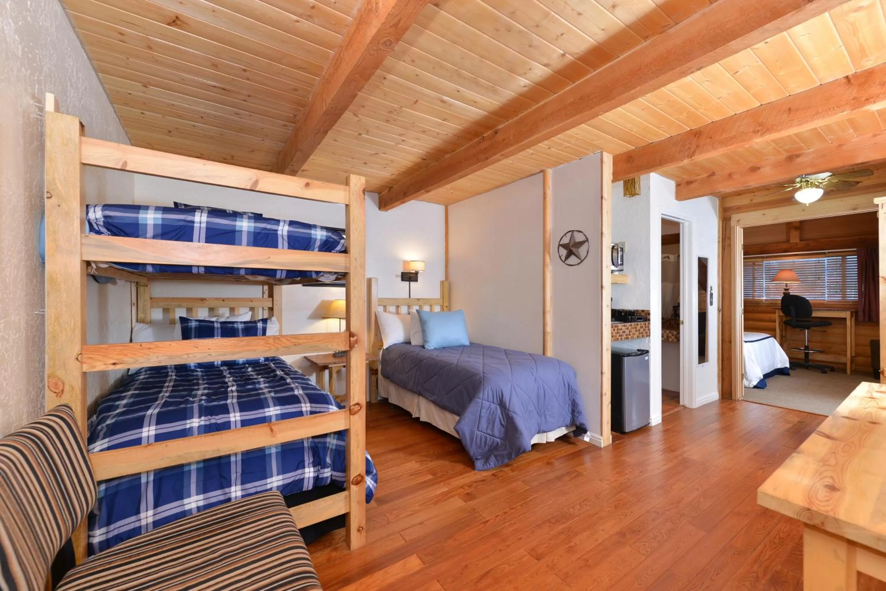 bunk bed, Bed in The Boulder Creek Lodge