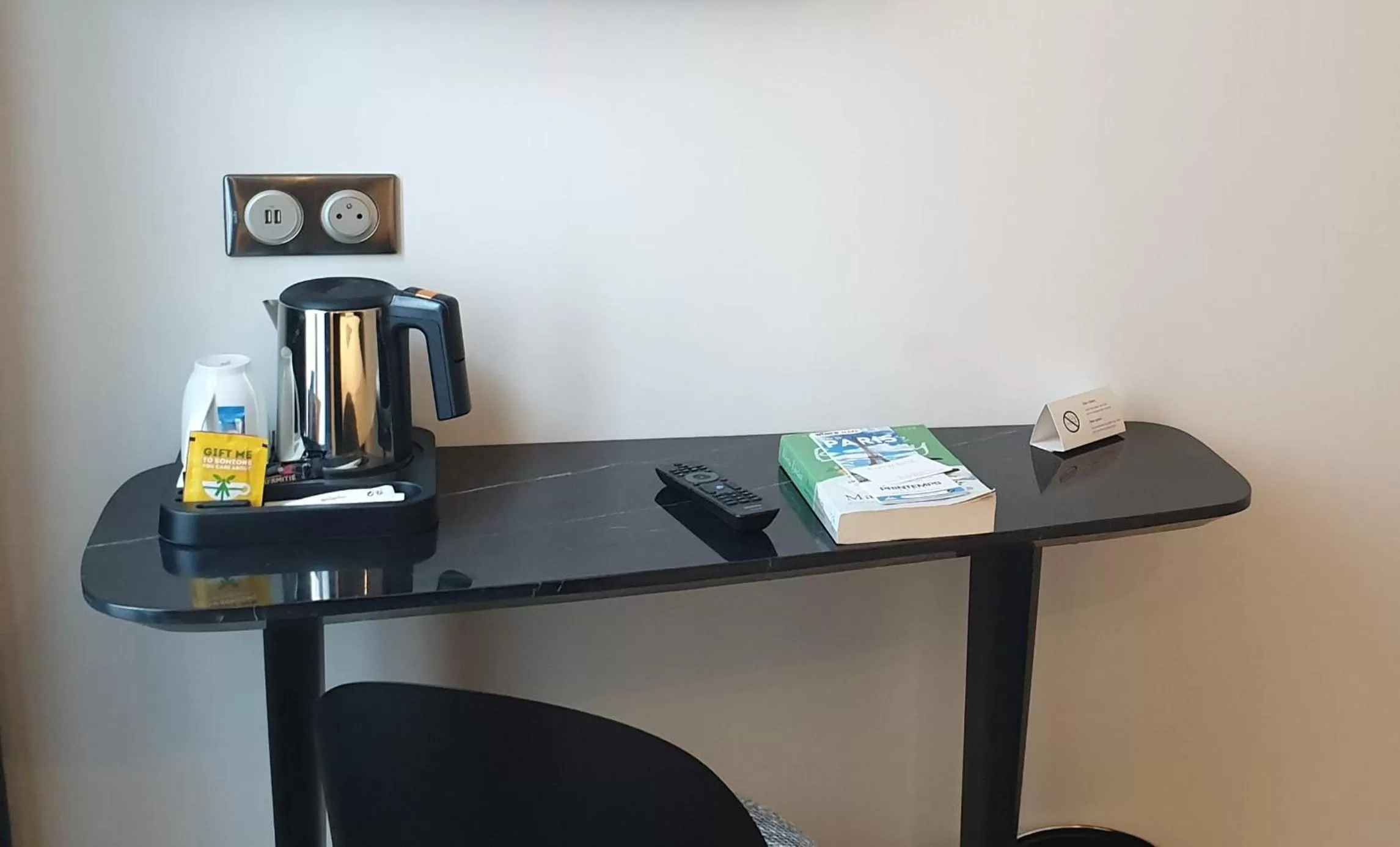 Bedroom in Acacias Etoile