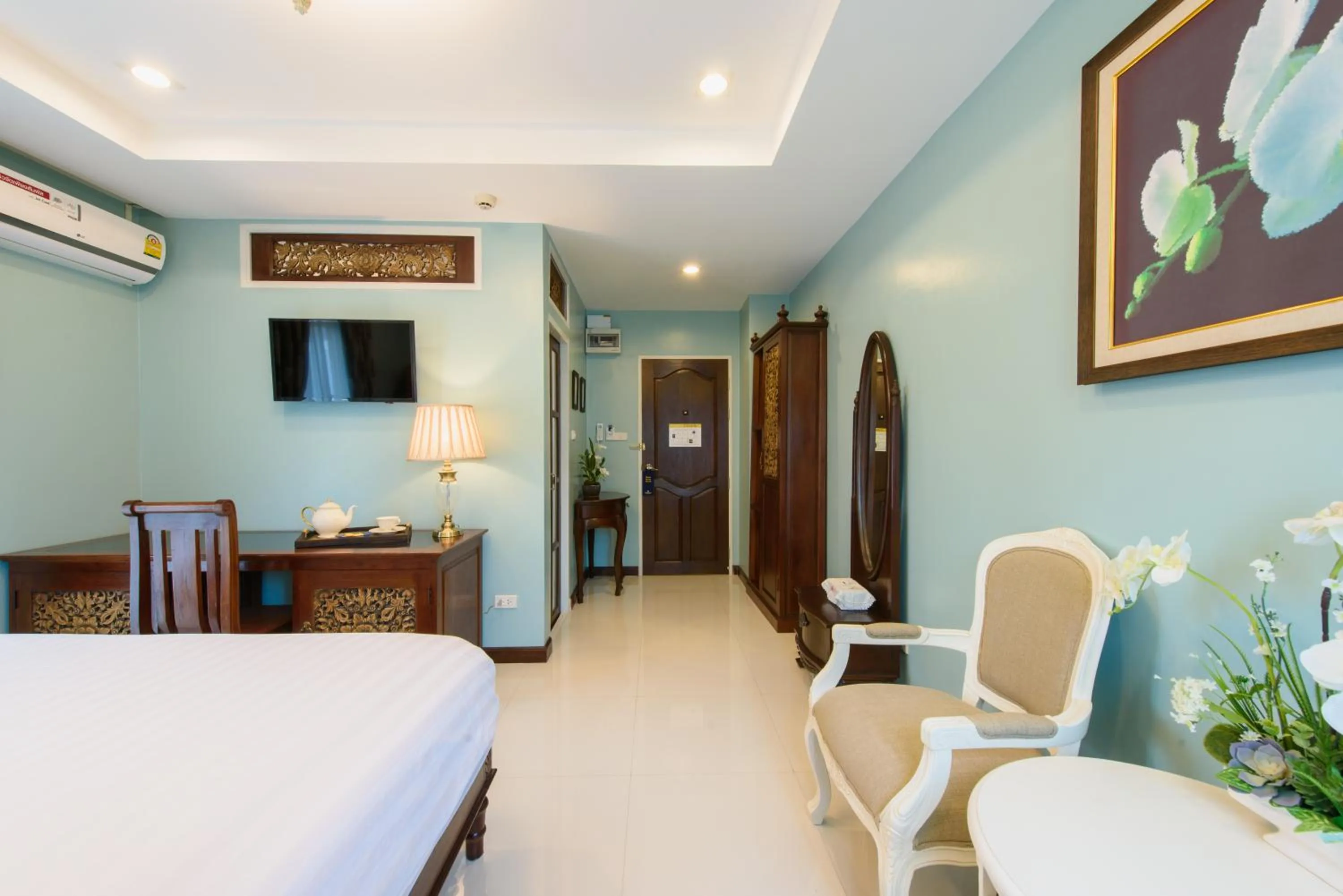 TV and multimedia, Bed in The Velvet Orchid