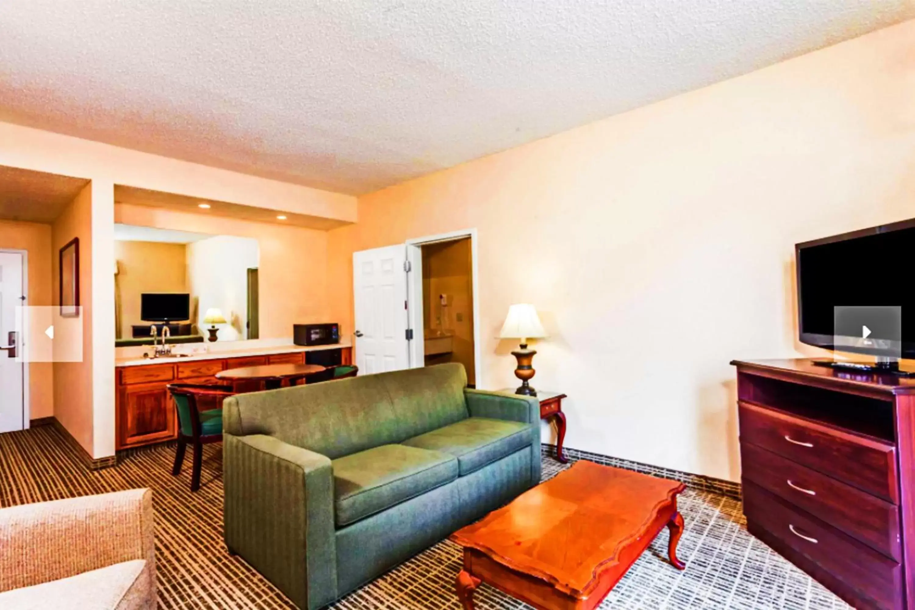 Double Room with Two Double Beds - Non-Smoking in Baymont by Wyndham Columbia Maury Double Room with Two Double Beds - Non-Smoking in Baymont by Wyndham Columbia Maury