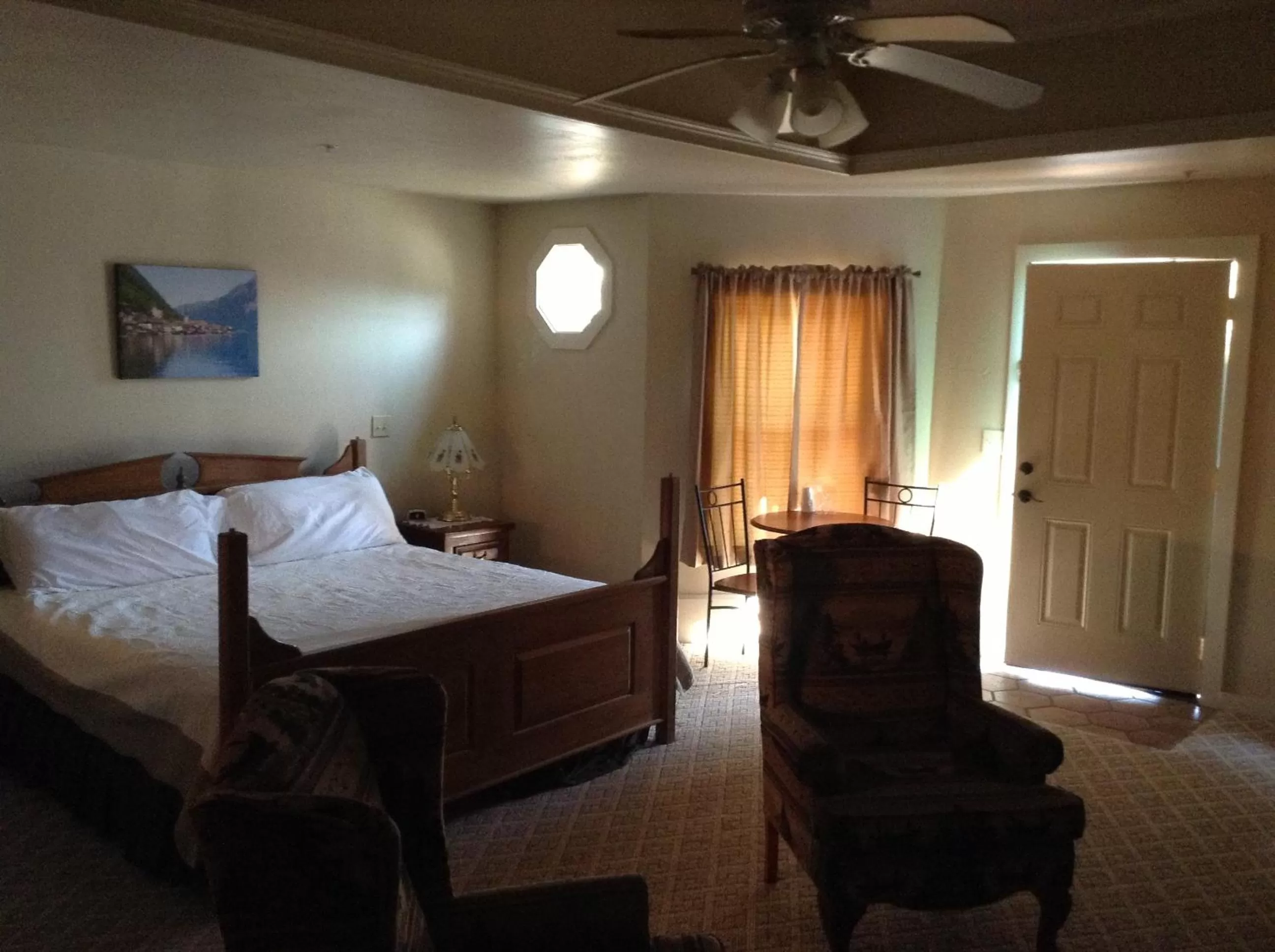 Bed in Heidi Motel - Helen