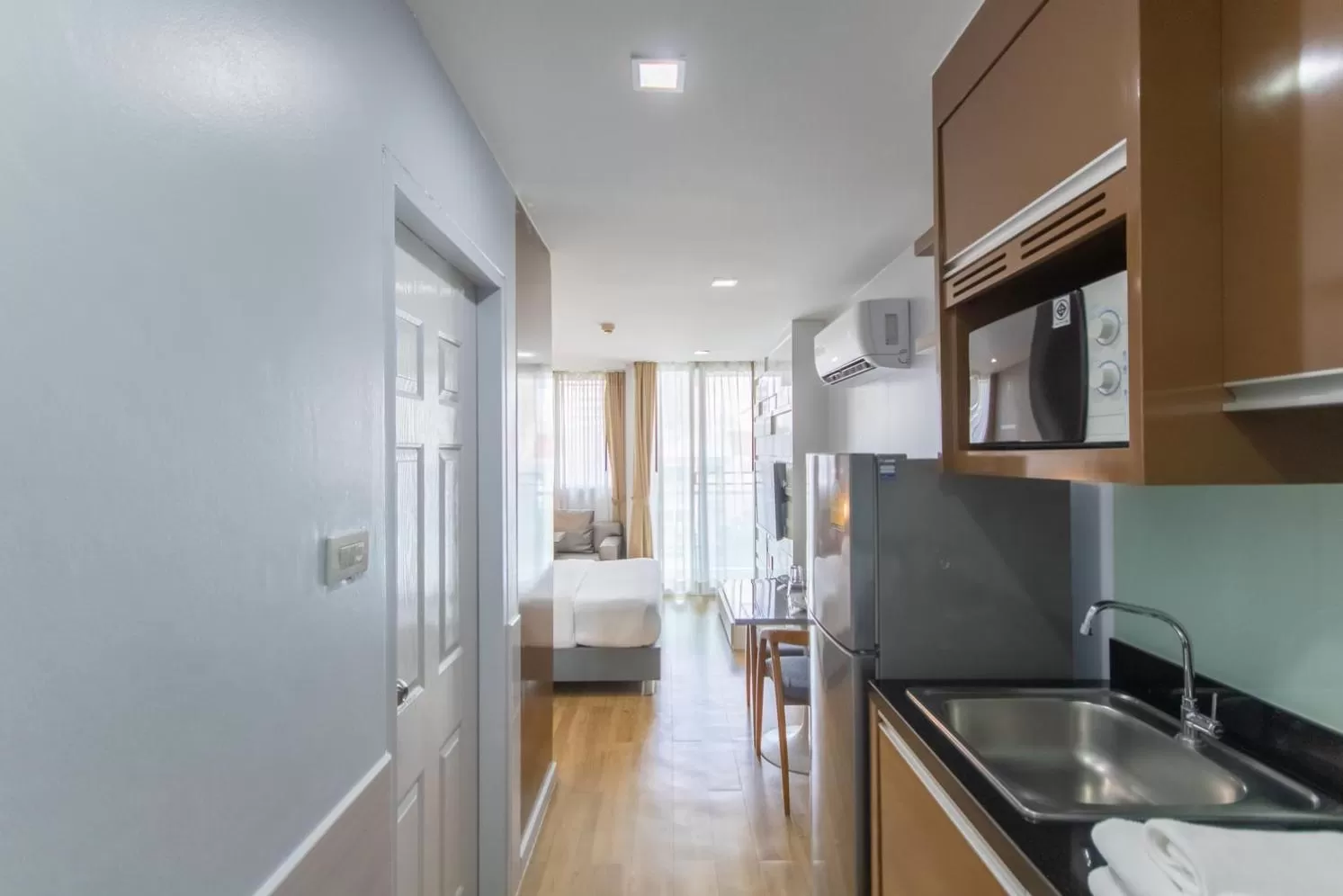 Photo of the whole room, Bed in United Residence Ekamai Bangkok