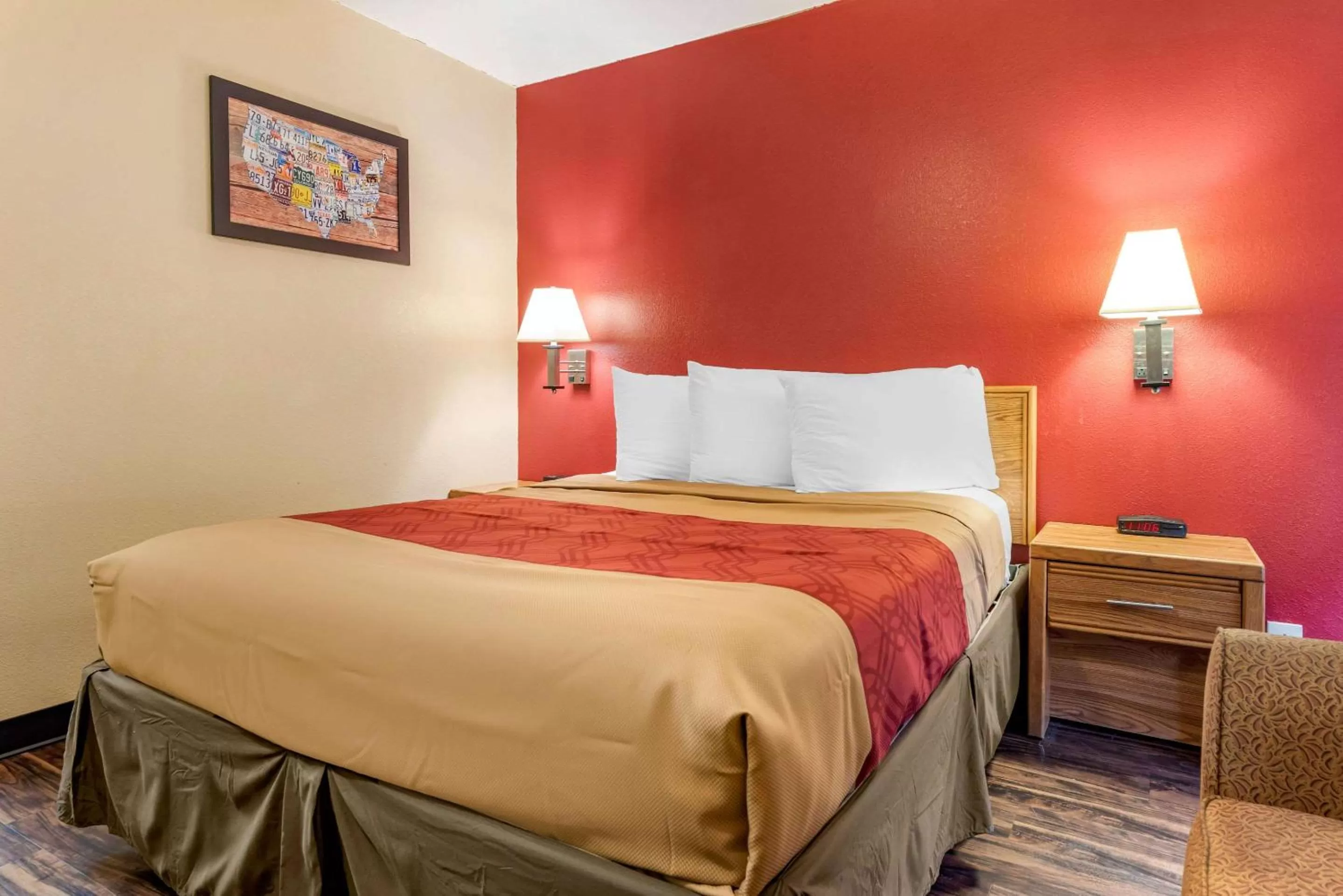 Photo of the whole room, Bed in Rodeway Inn