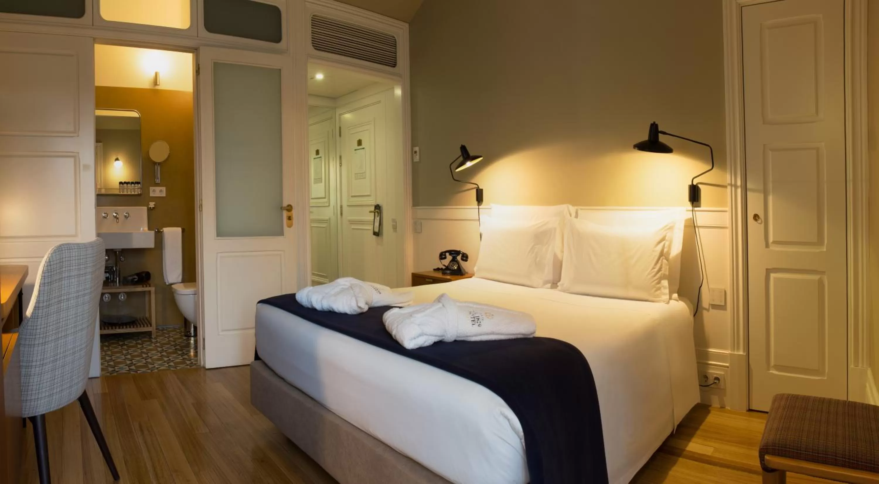 Toilet, Bed in Porto A.S. 1829 Hotel