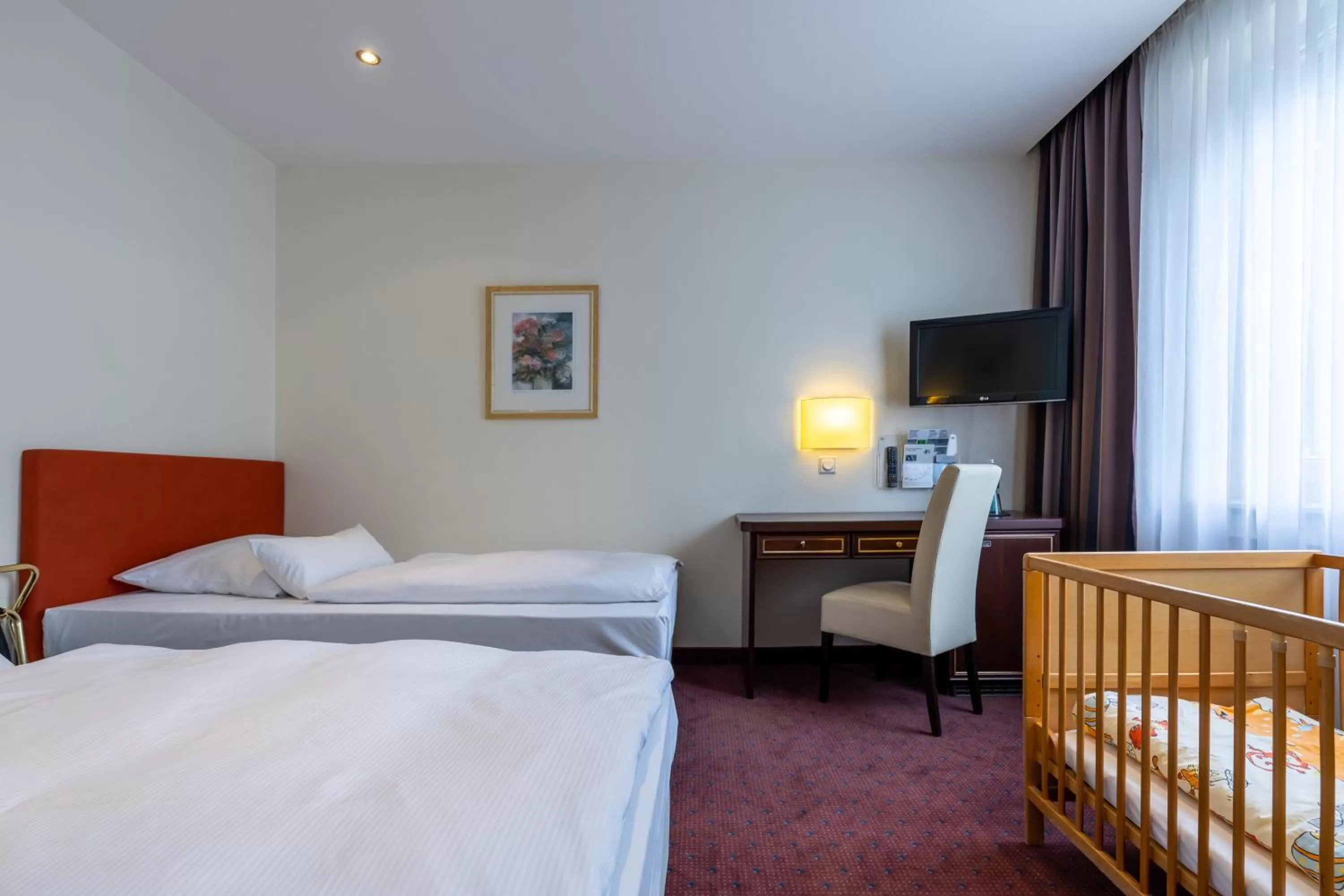 Photo of the whole room, Bed in Trip Inn Hotel Esplanade, Düsseldorf