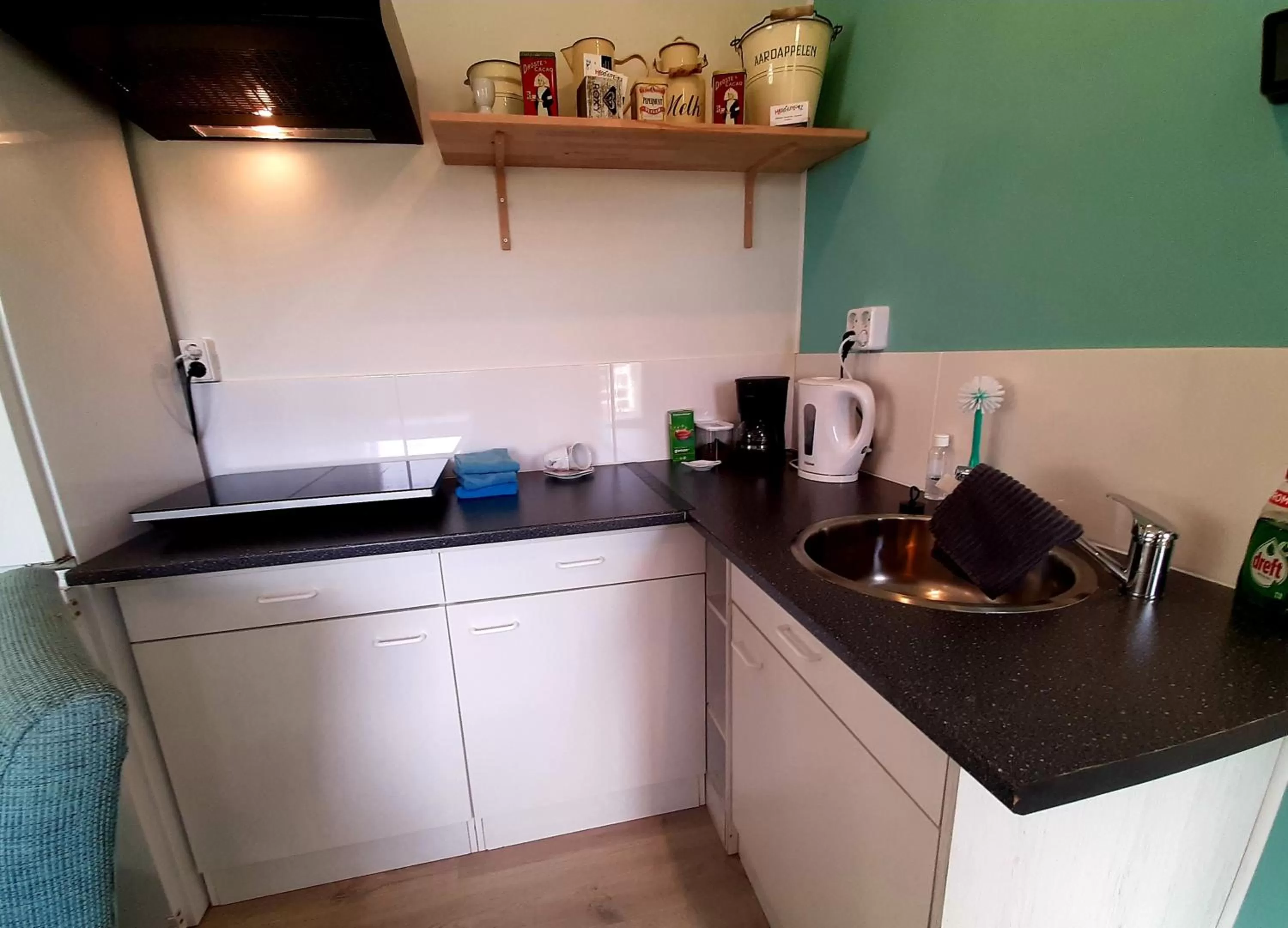 Kitchen or kitchenette in Tuinhuis Duinroos Deluxe