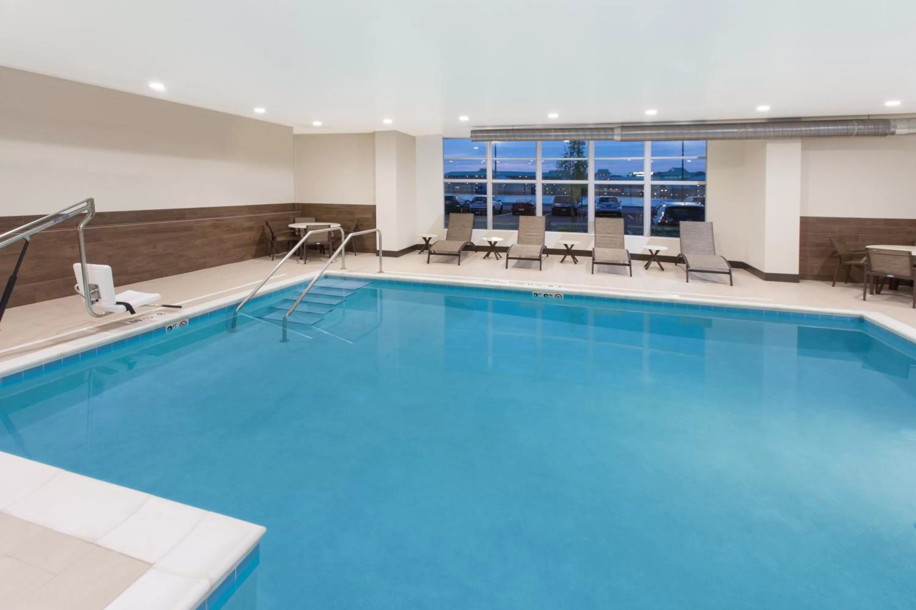 Swimming pool in Holiday Inn Express & Suites Sandusky by IHG