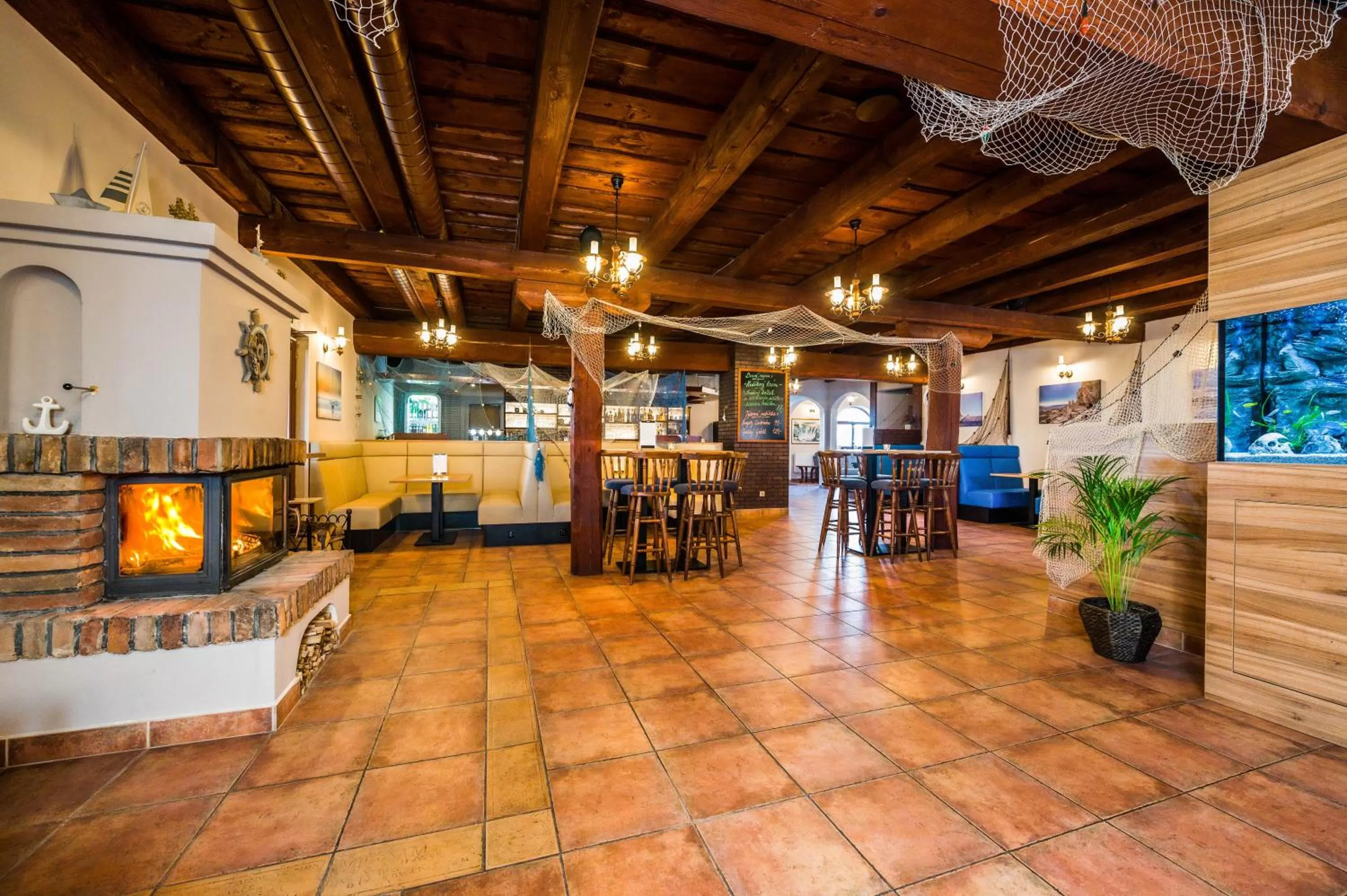 Restaurant/places to eat in La Port