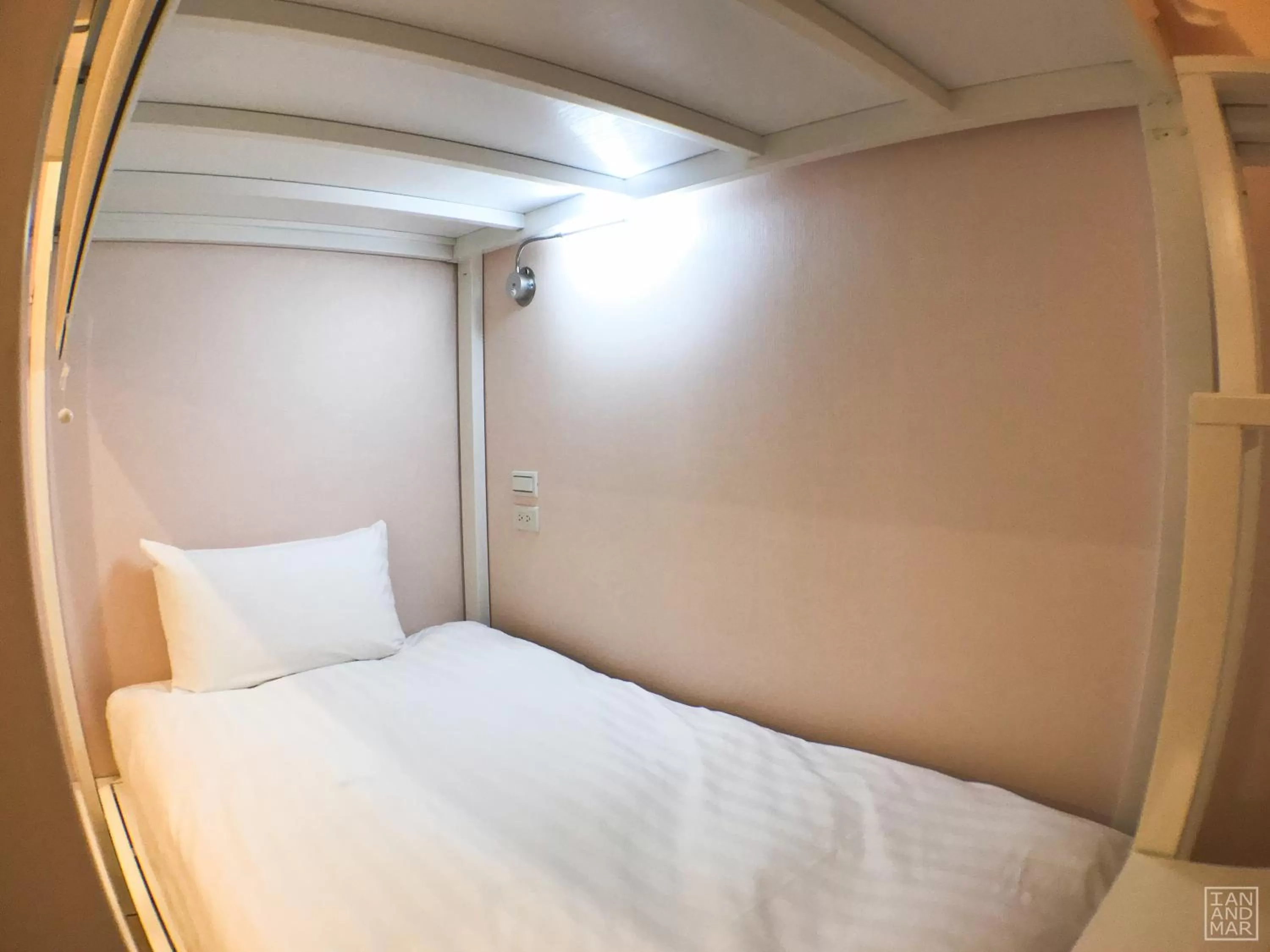 Bed in Place‧X Hotel