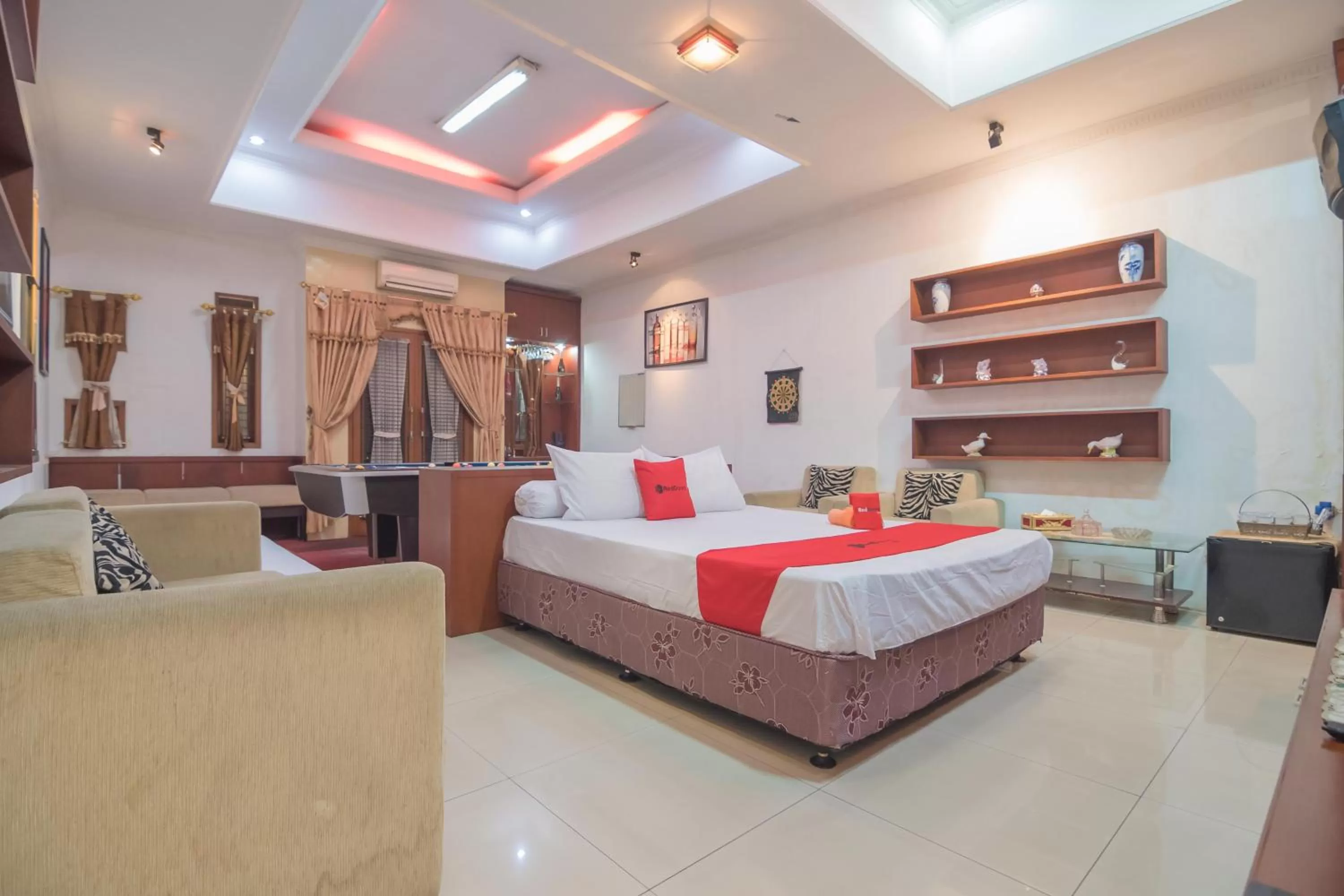 Bedroom, Bed in RedDoorz Syariah near Margahayu Raya