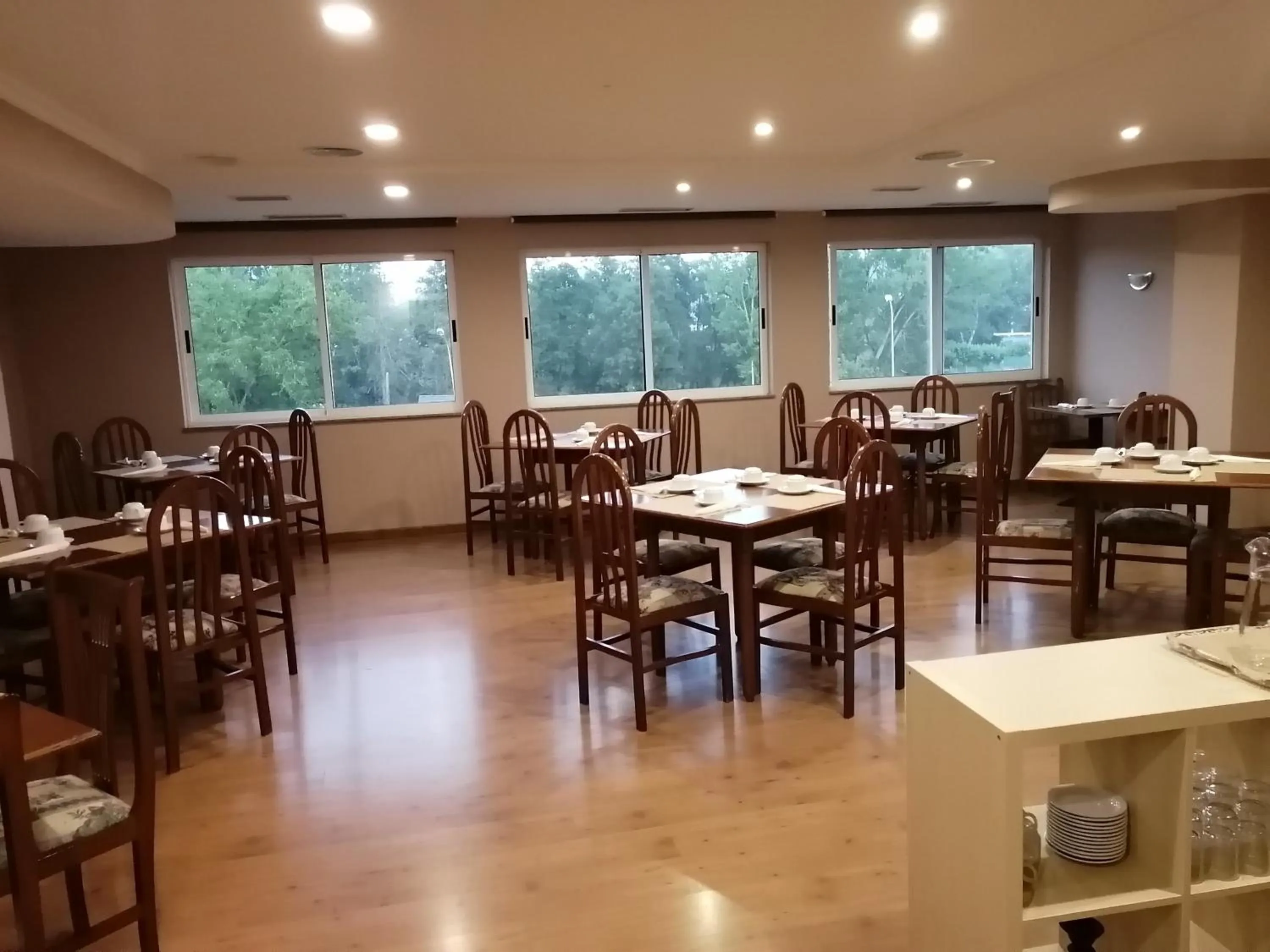 Restaurant/places to eat in Duerming Villa De Sarria Hotel