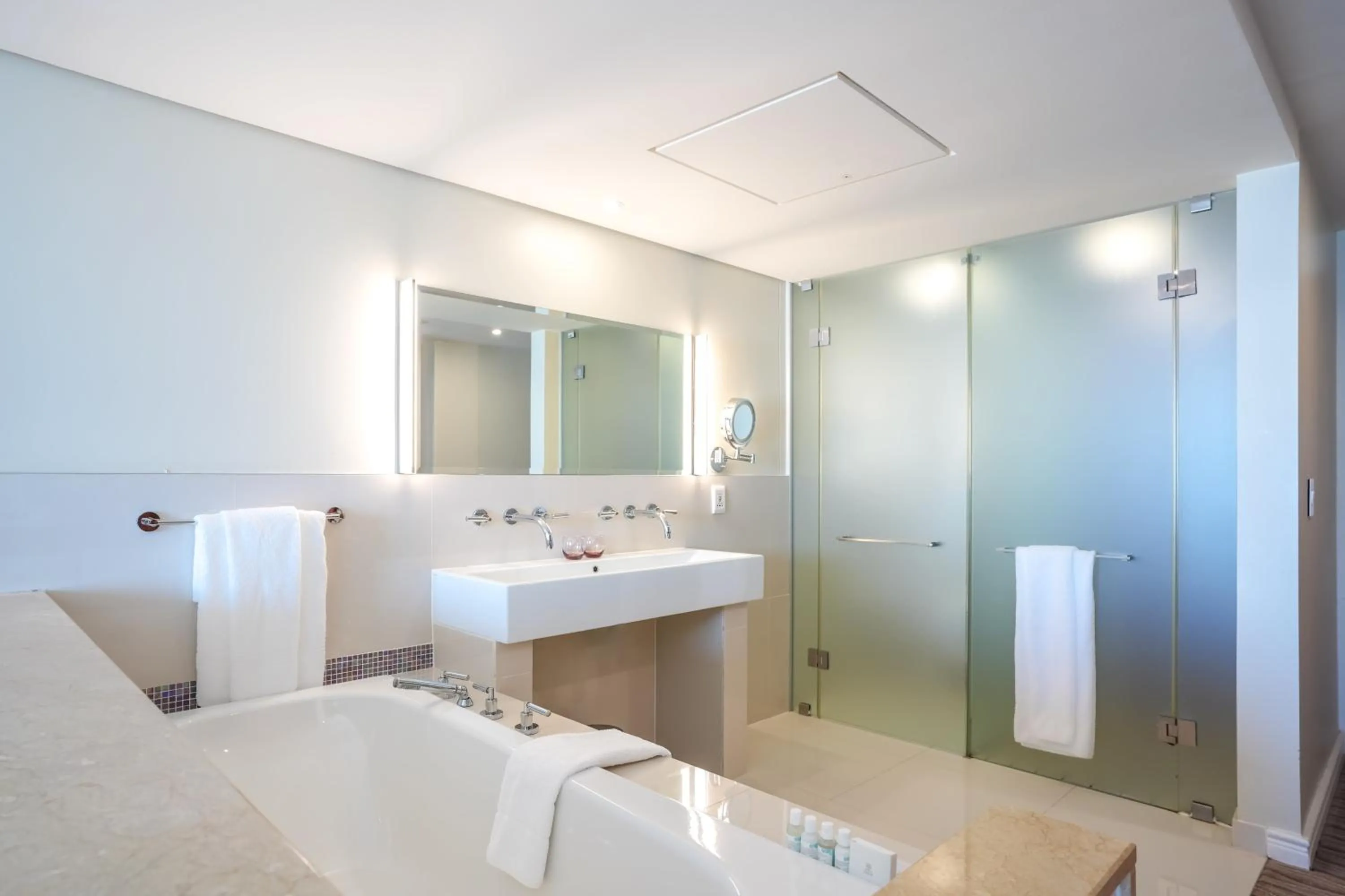 Shower in Blaauwberg Beach Hotel