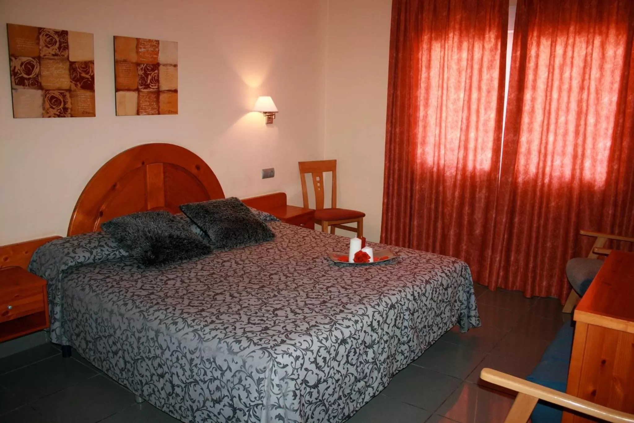 Photo of the whole room, Bed in El Pinche de Oro