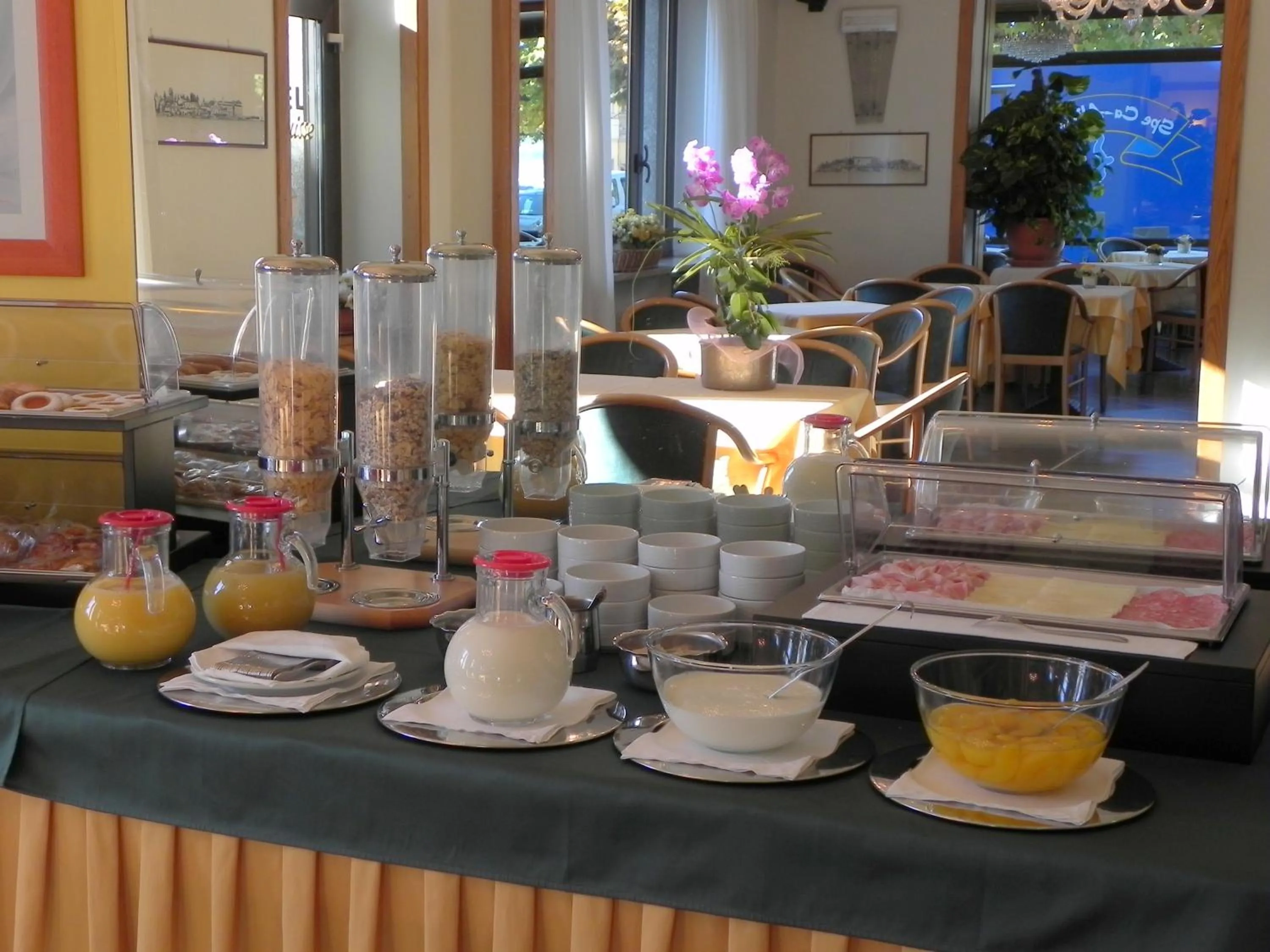 Breakfast in Hotel Italie et Suisse