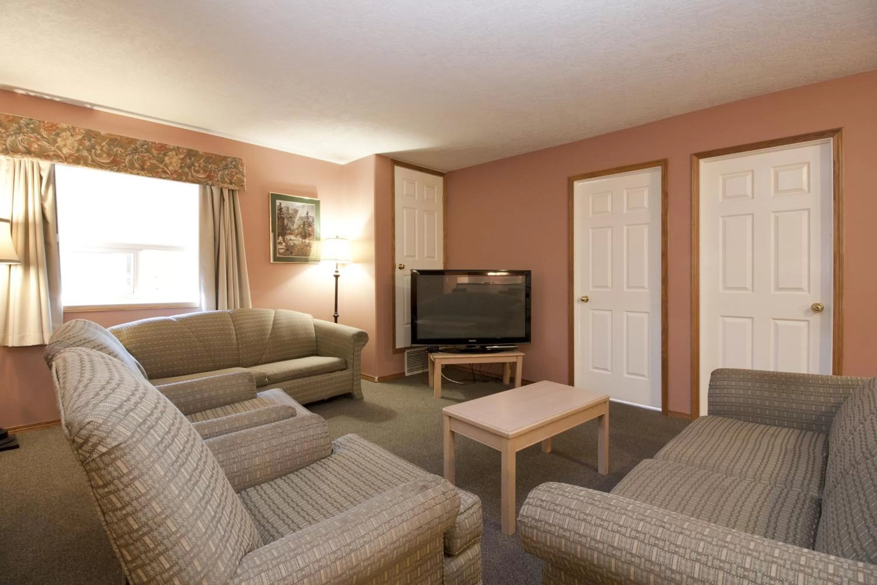 TV and multimedia in Bow River Inn