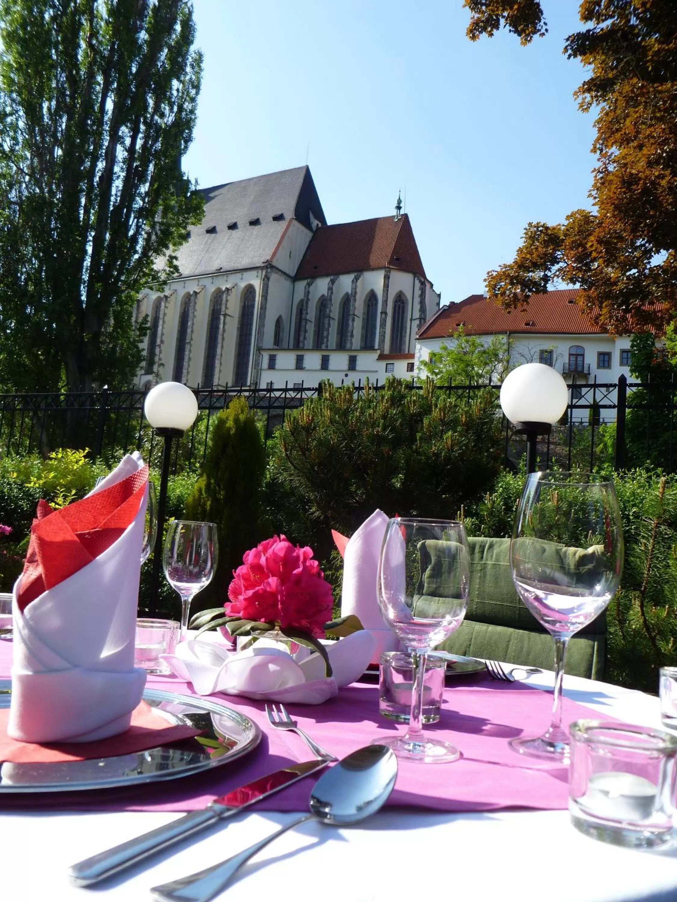 Restaurant/Places to Eat in Gold