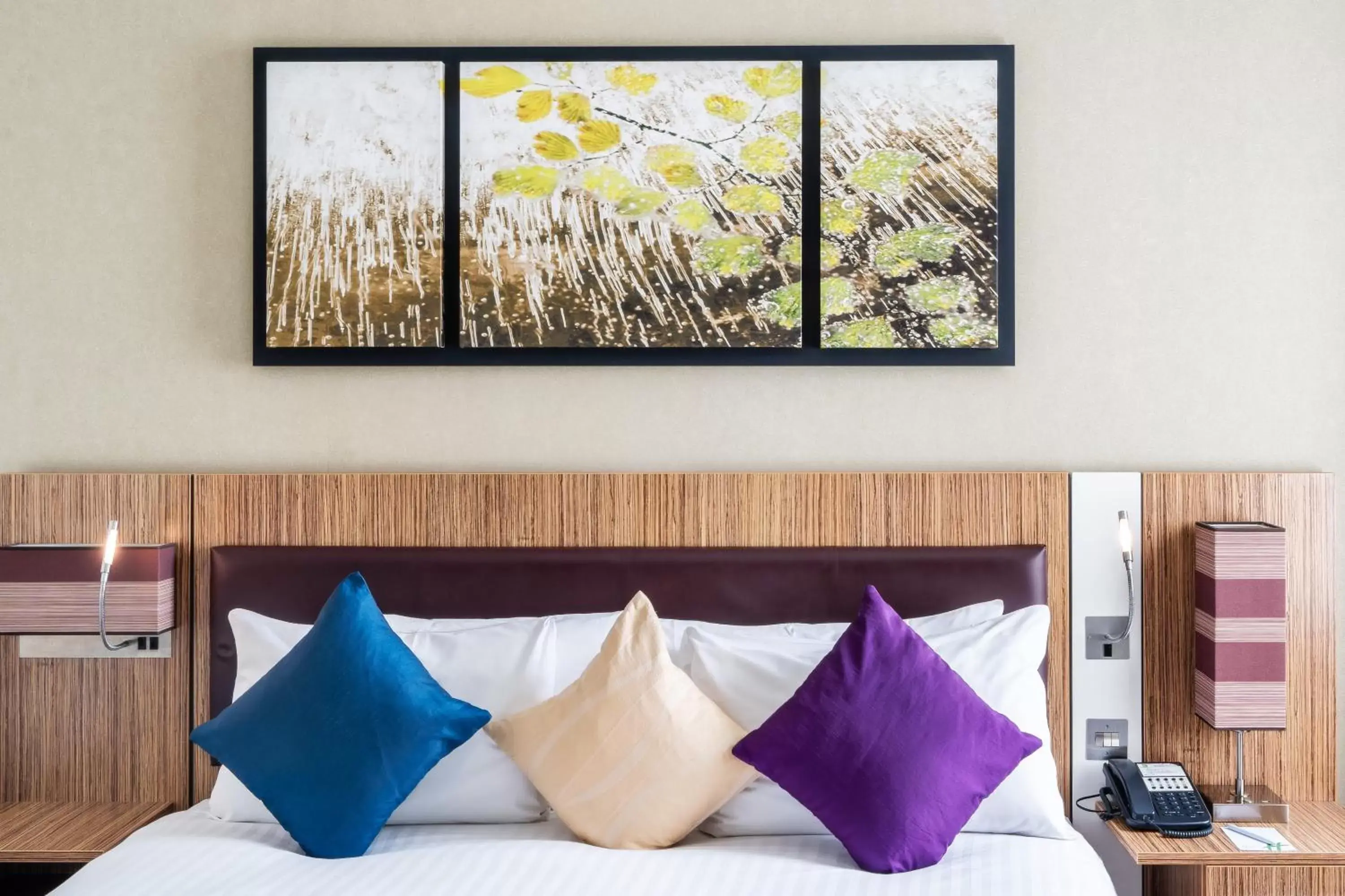 Premium Queen Room in Holiday Inn Stevenage by IHG Premium Queen Room in Holiday Inn Stevenage by IHG