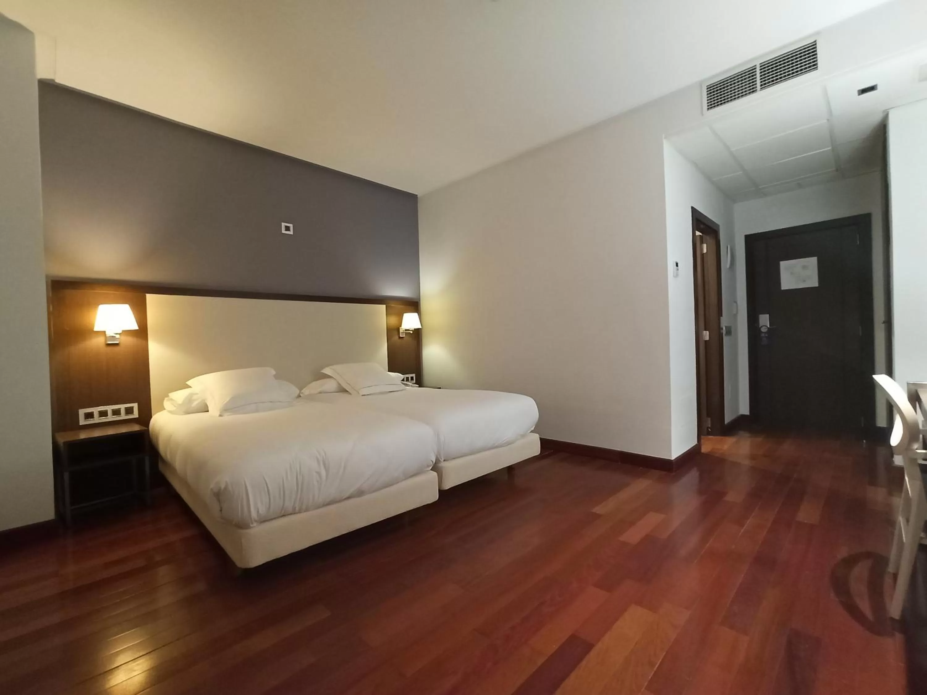 Photo of the whole room, Bed in ARVA Spa París