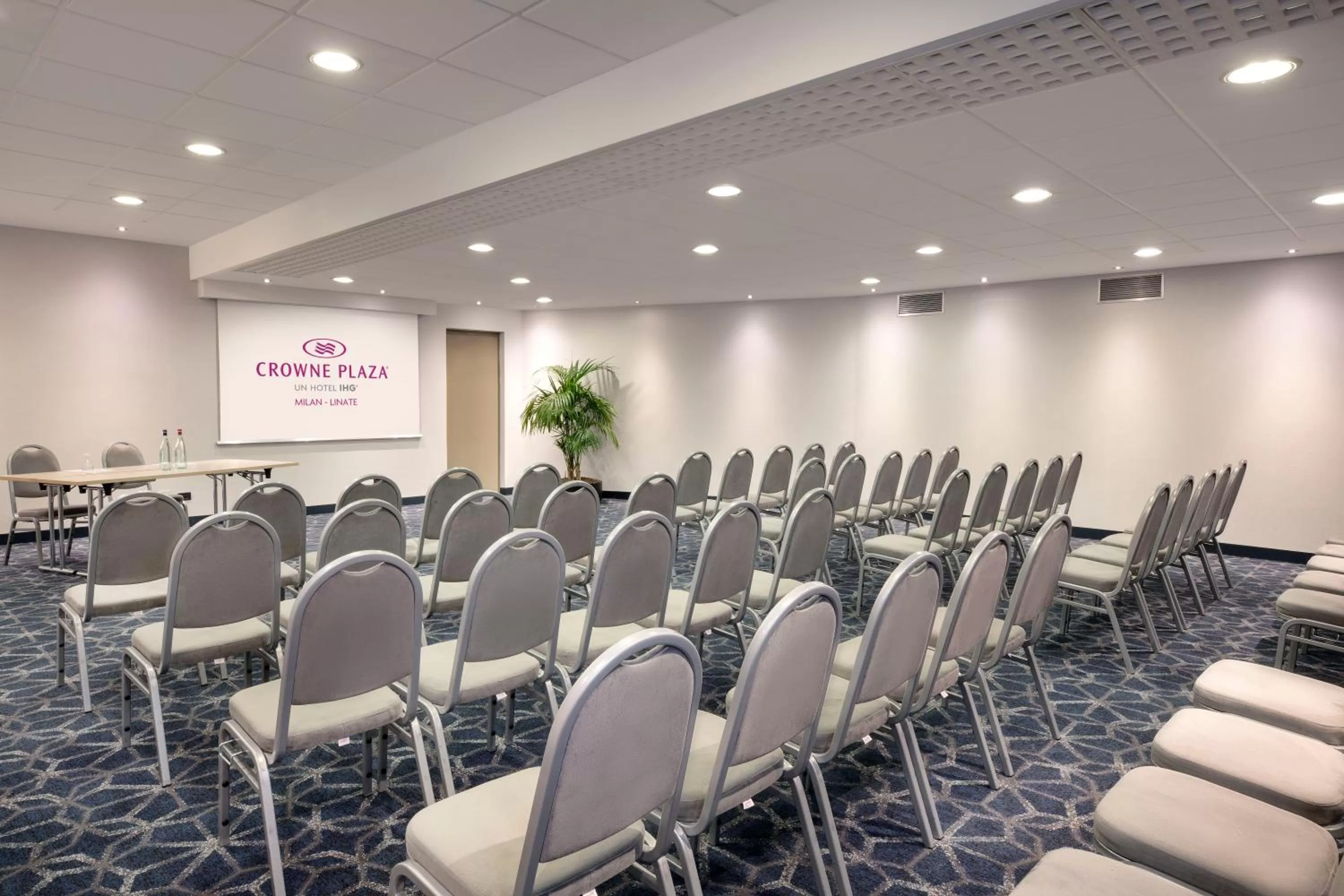 Meeting/conference room in Crowne Plaza Milan Linate by IHG